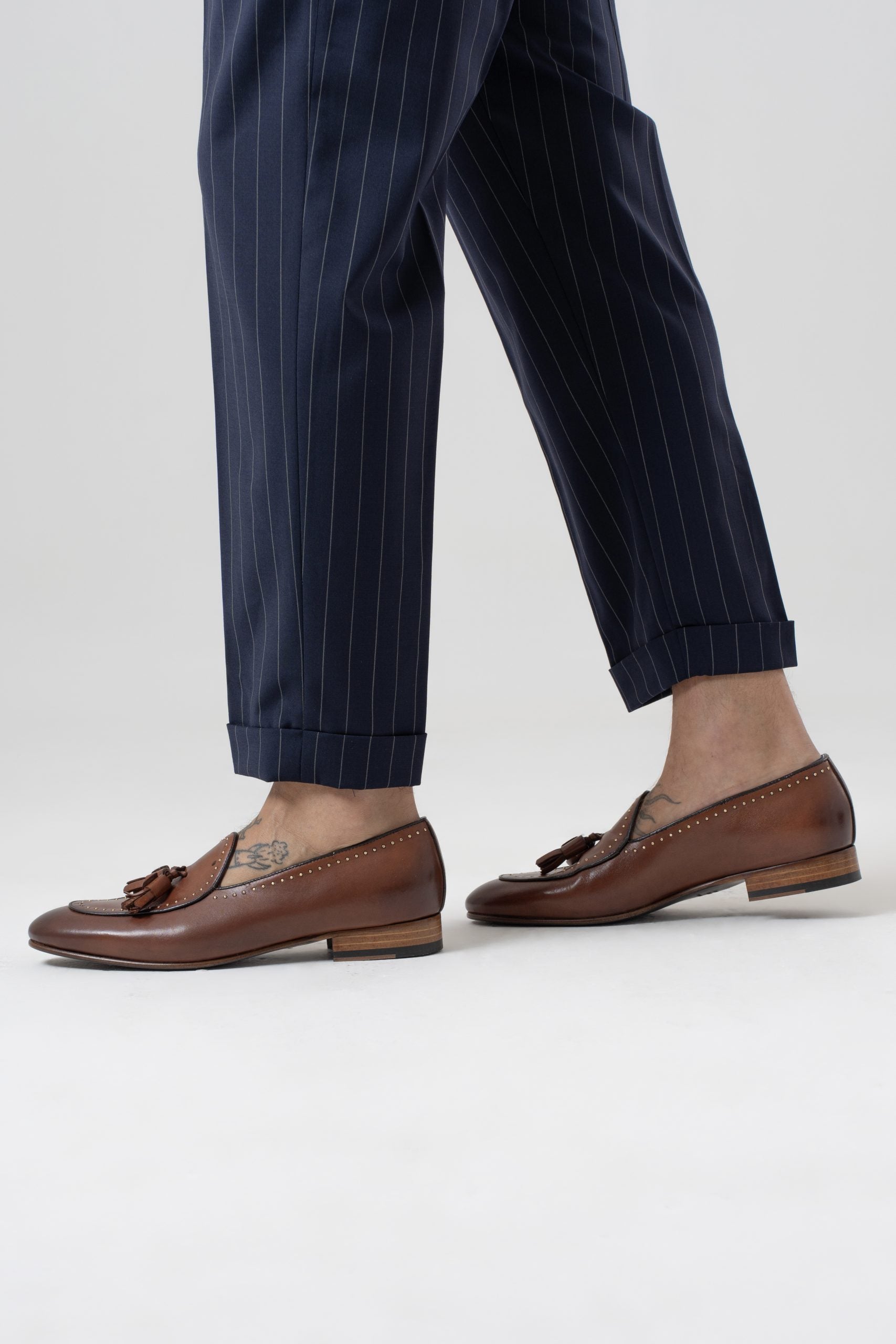 Pantalones bifurcados a rayas azules y verdes de Riva