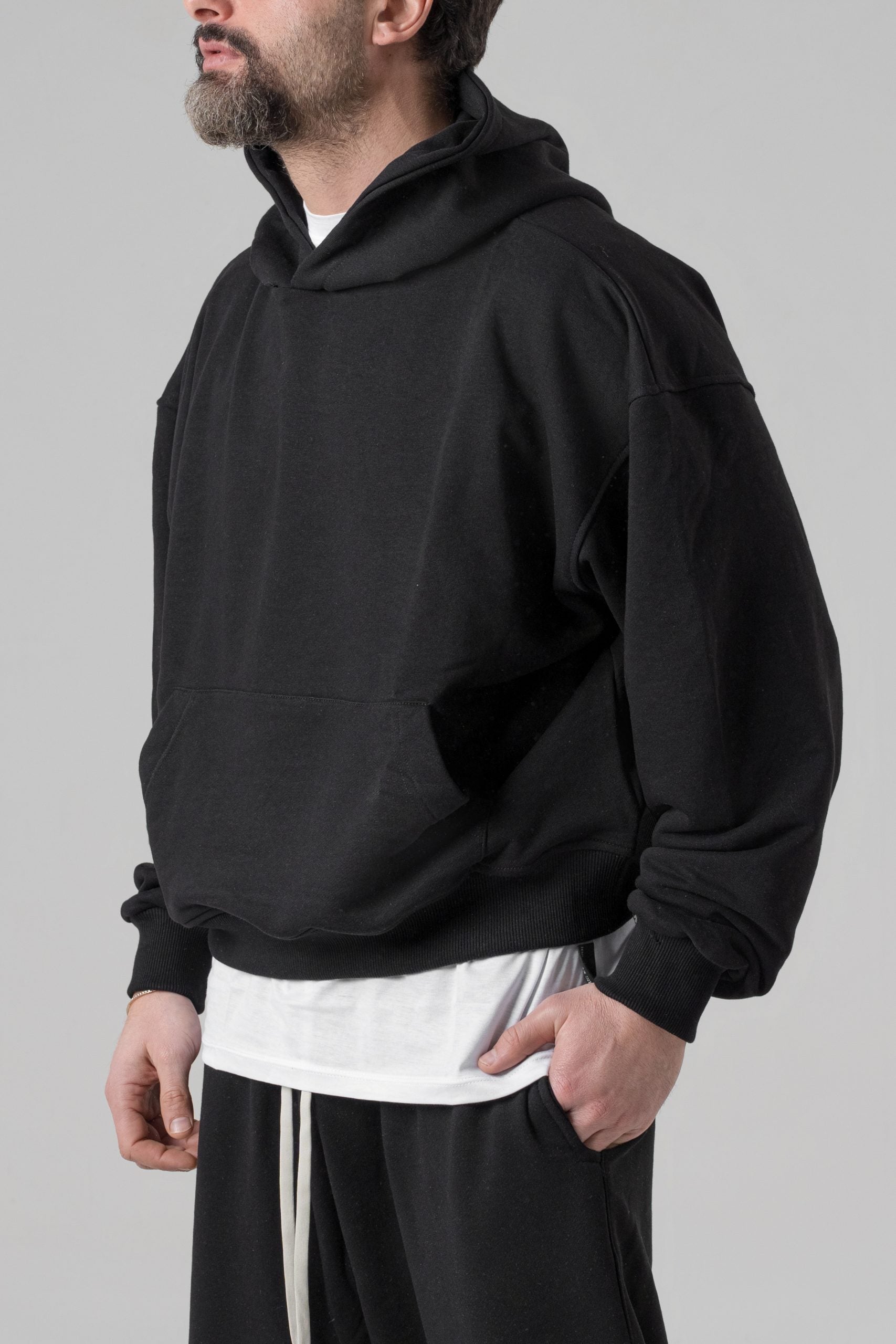 Sudadera negra oversize