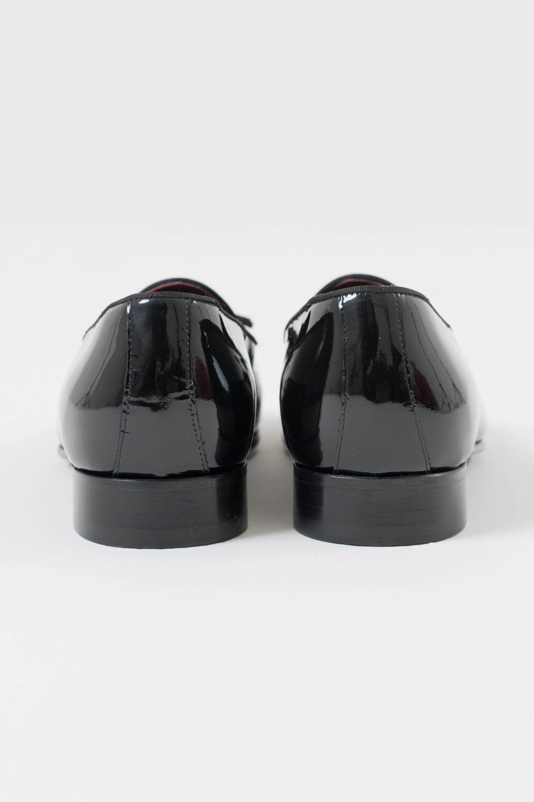 Mocassino Verniciato con Nappine Scamosciate