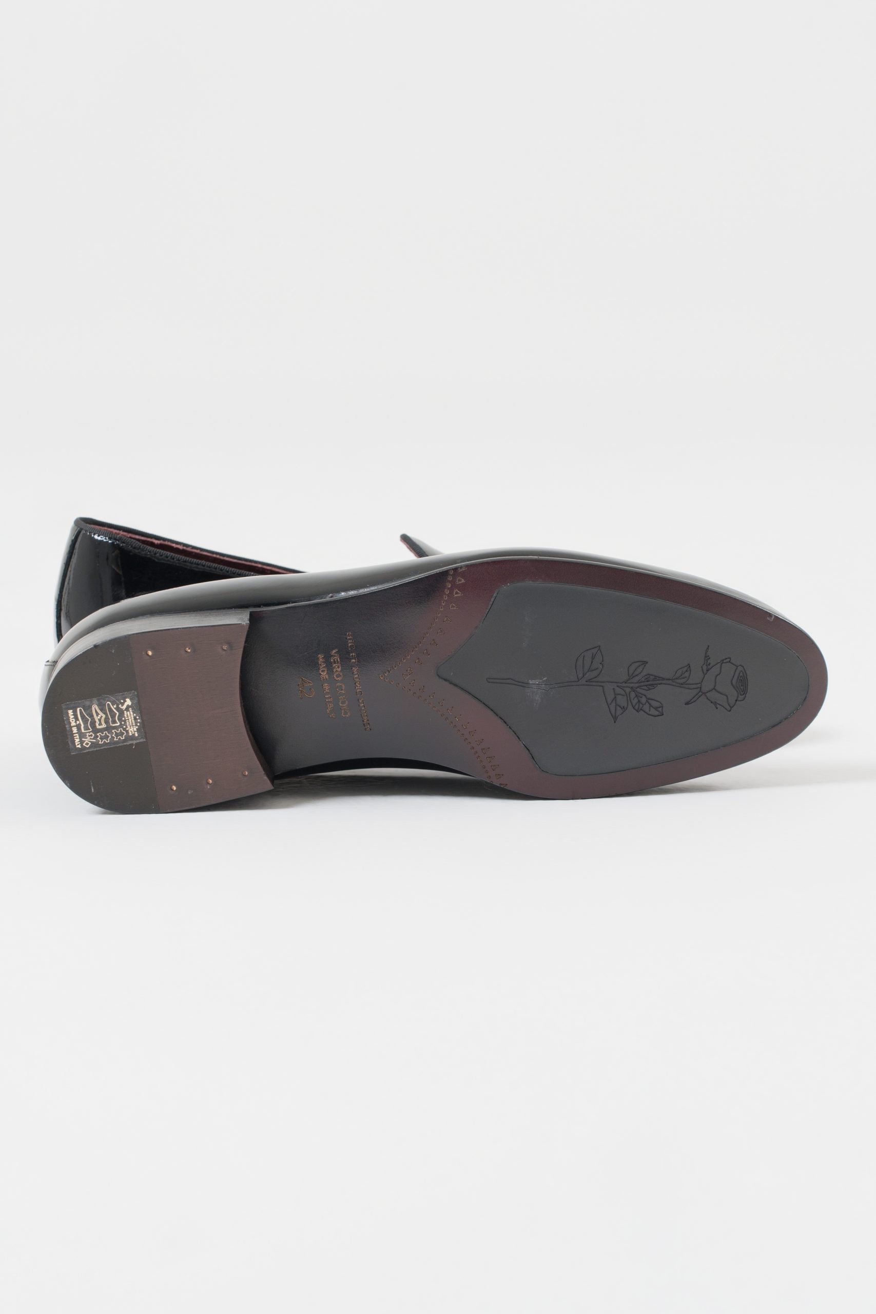 Mocassino Verniciato con Nappine Scamosciate