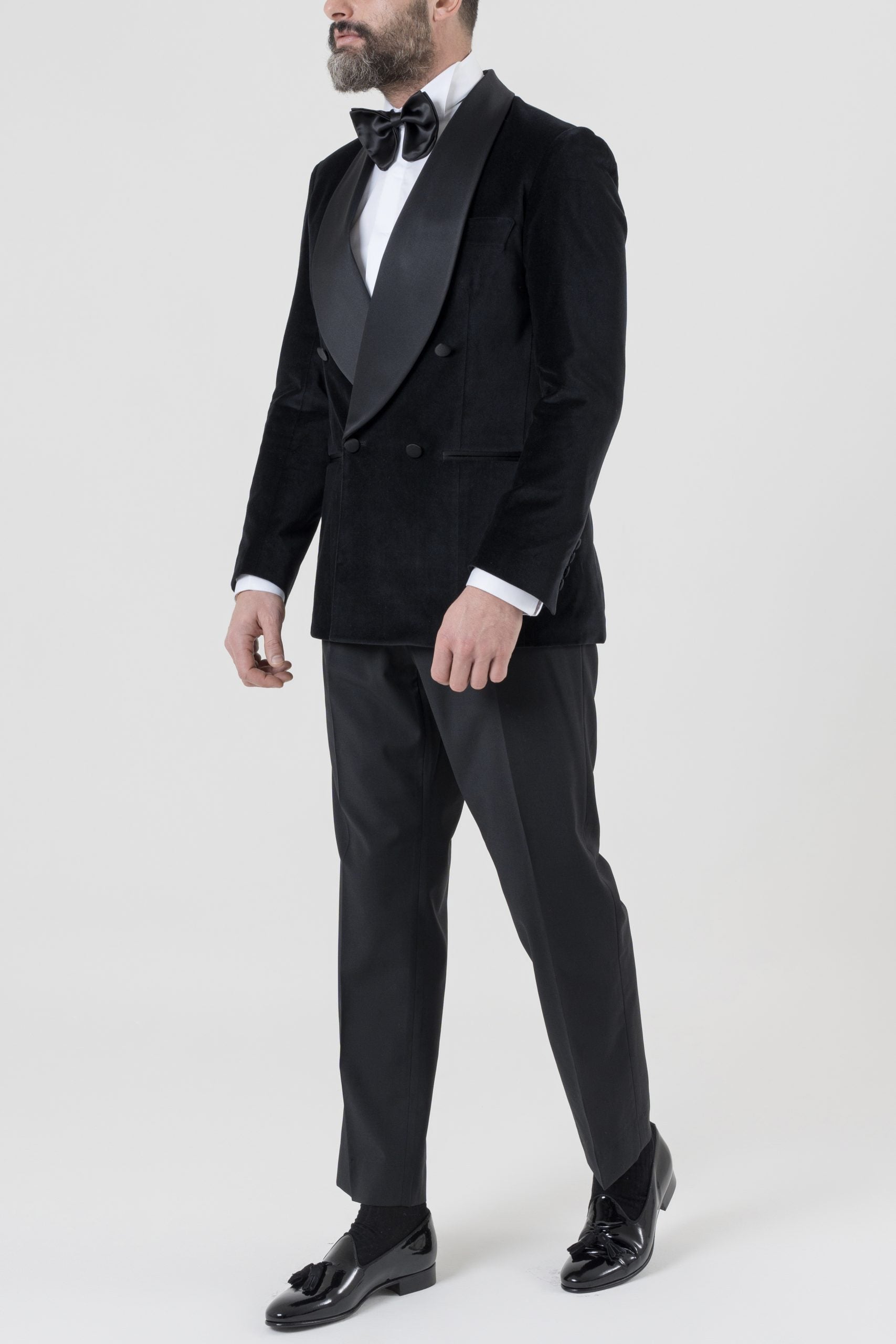 Giacca Smoking Doppiopetto con Rever a Scialle in Velluto Nero