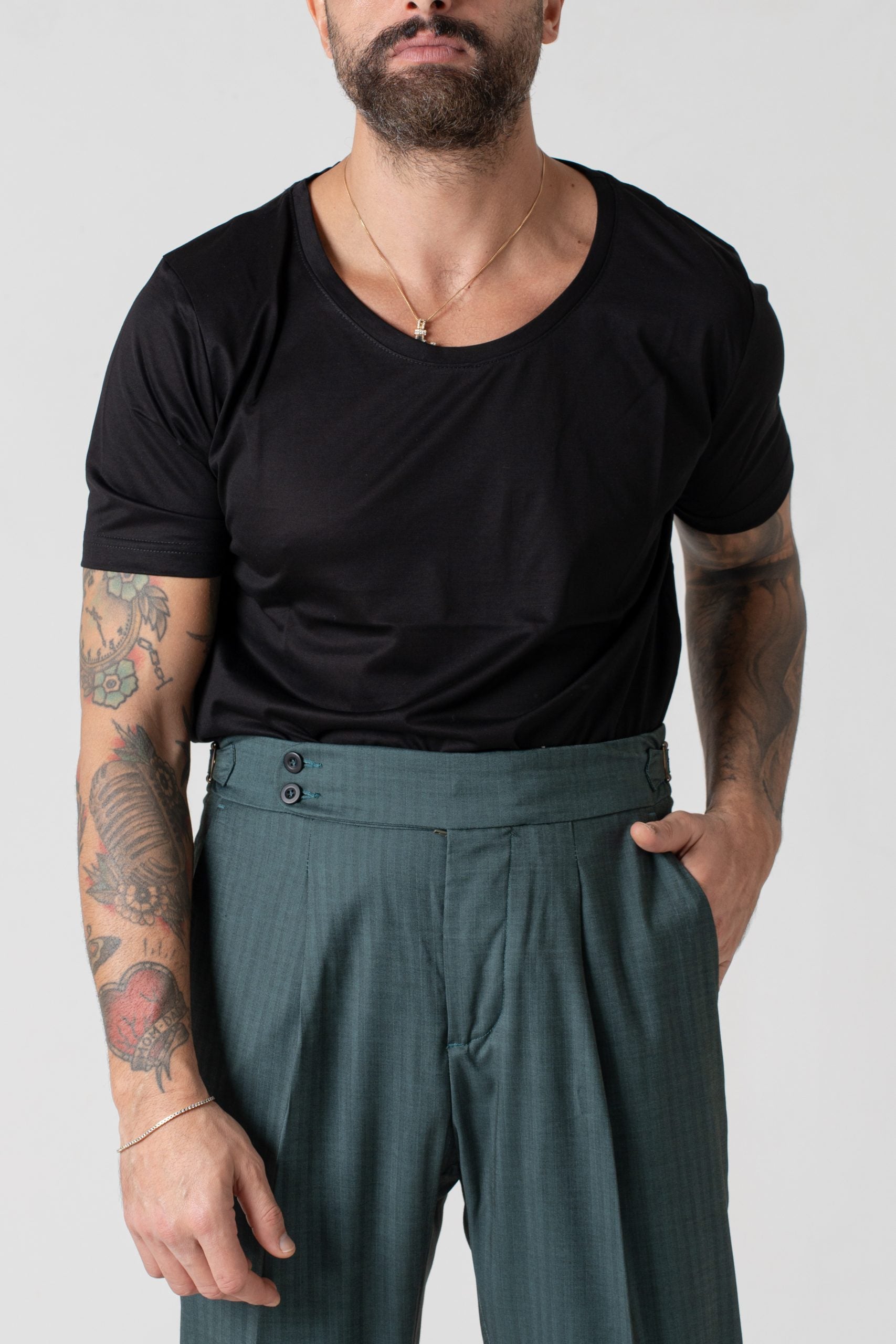 T-Shirt Regolare Collo a Barca in Filo di Scozia Nera