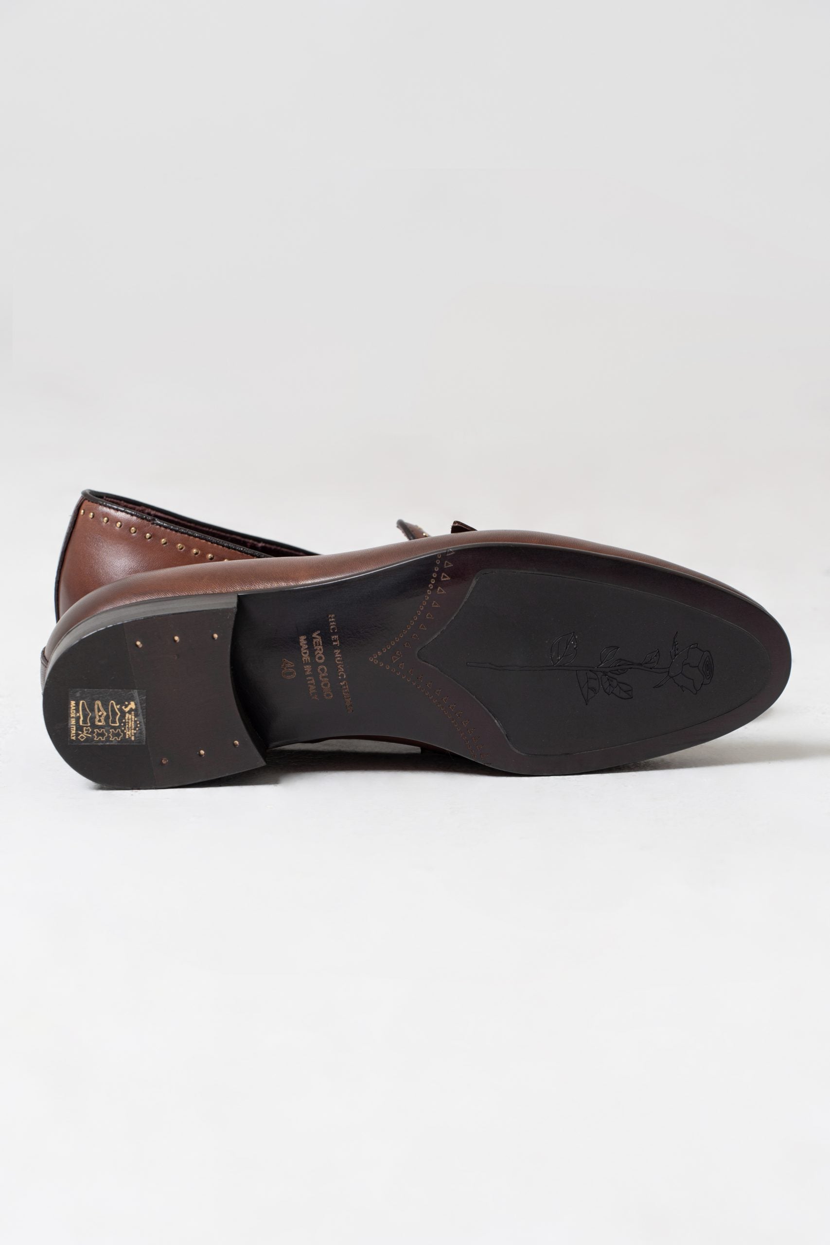 Mocassino Borchiato con Fibbia Laterale Cognac
