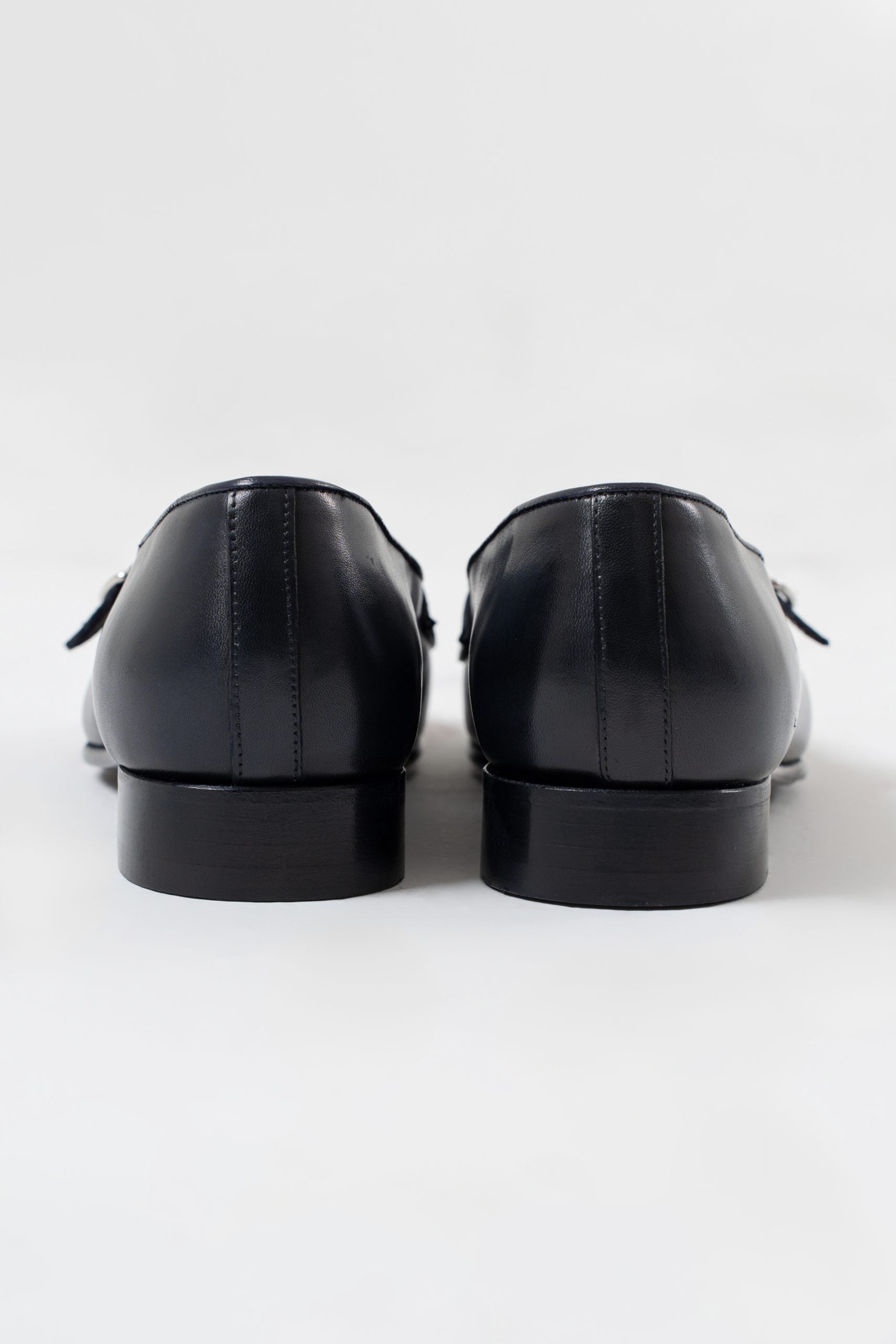 Mocasín azul con hebilla lateral