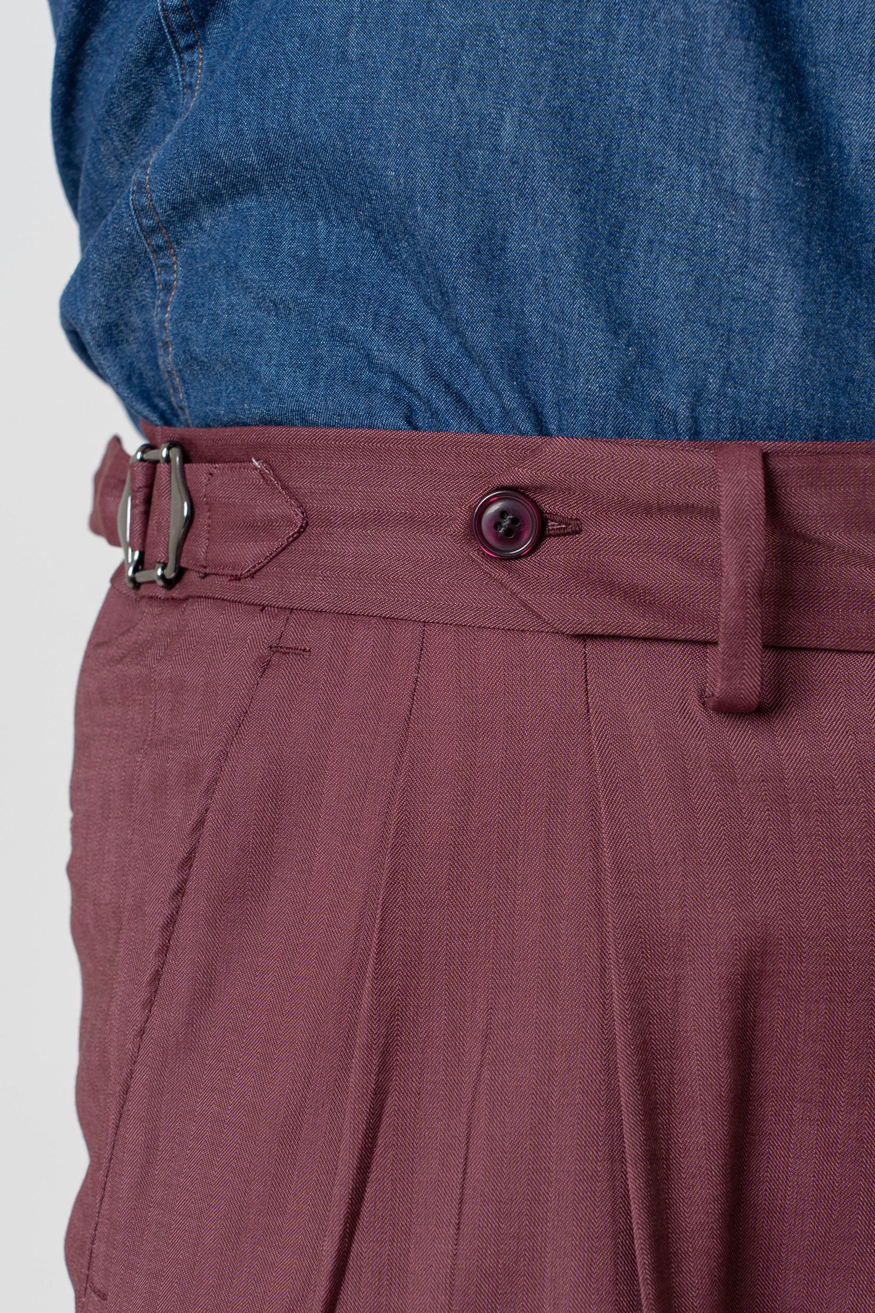 Pantalones de pierna ancha con hebillas laterales en color Burdeos Solaro Malibù