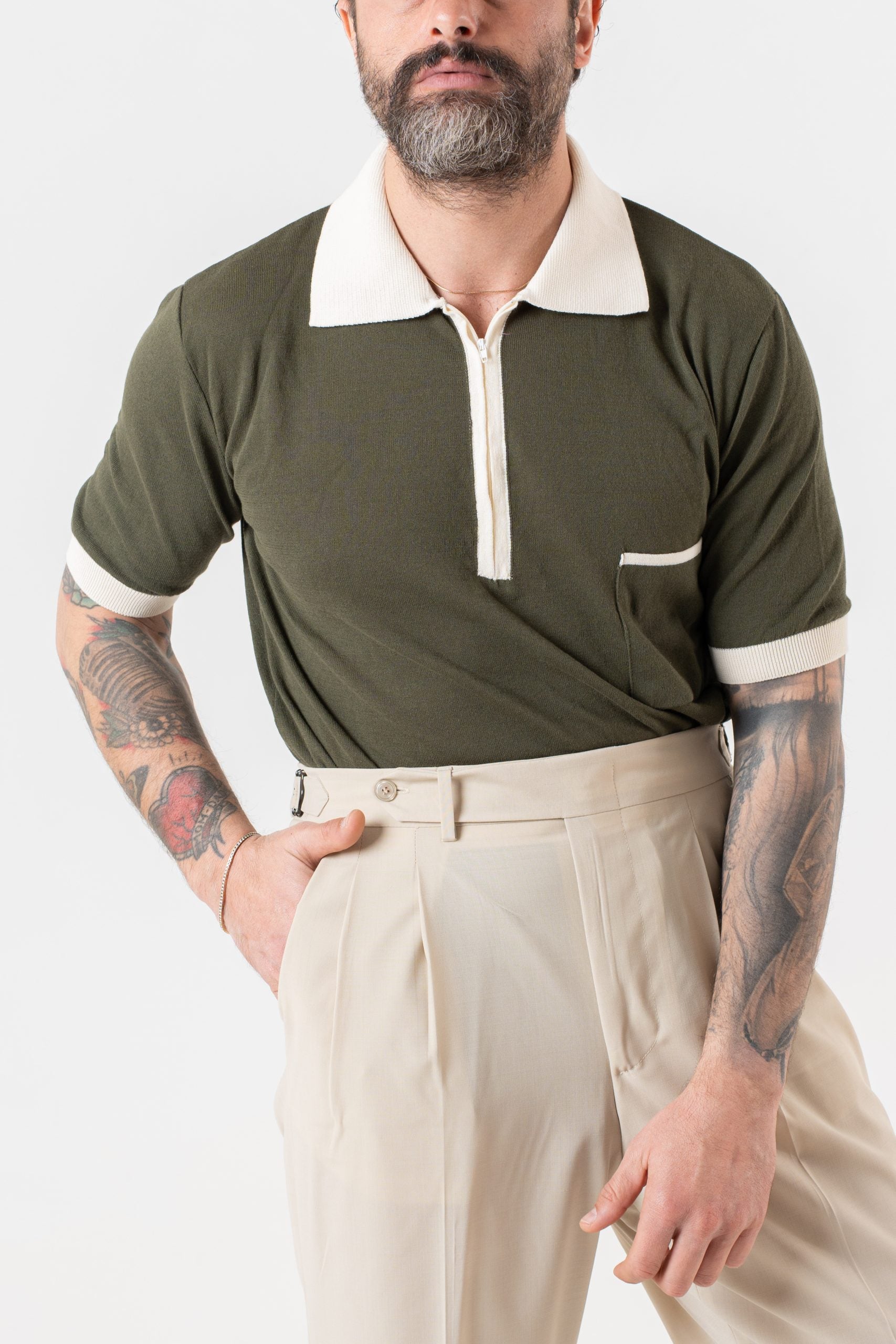 Polo con Zip Verde con Collo Contrasto Avorio