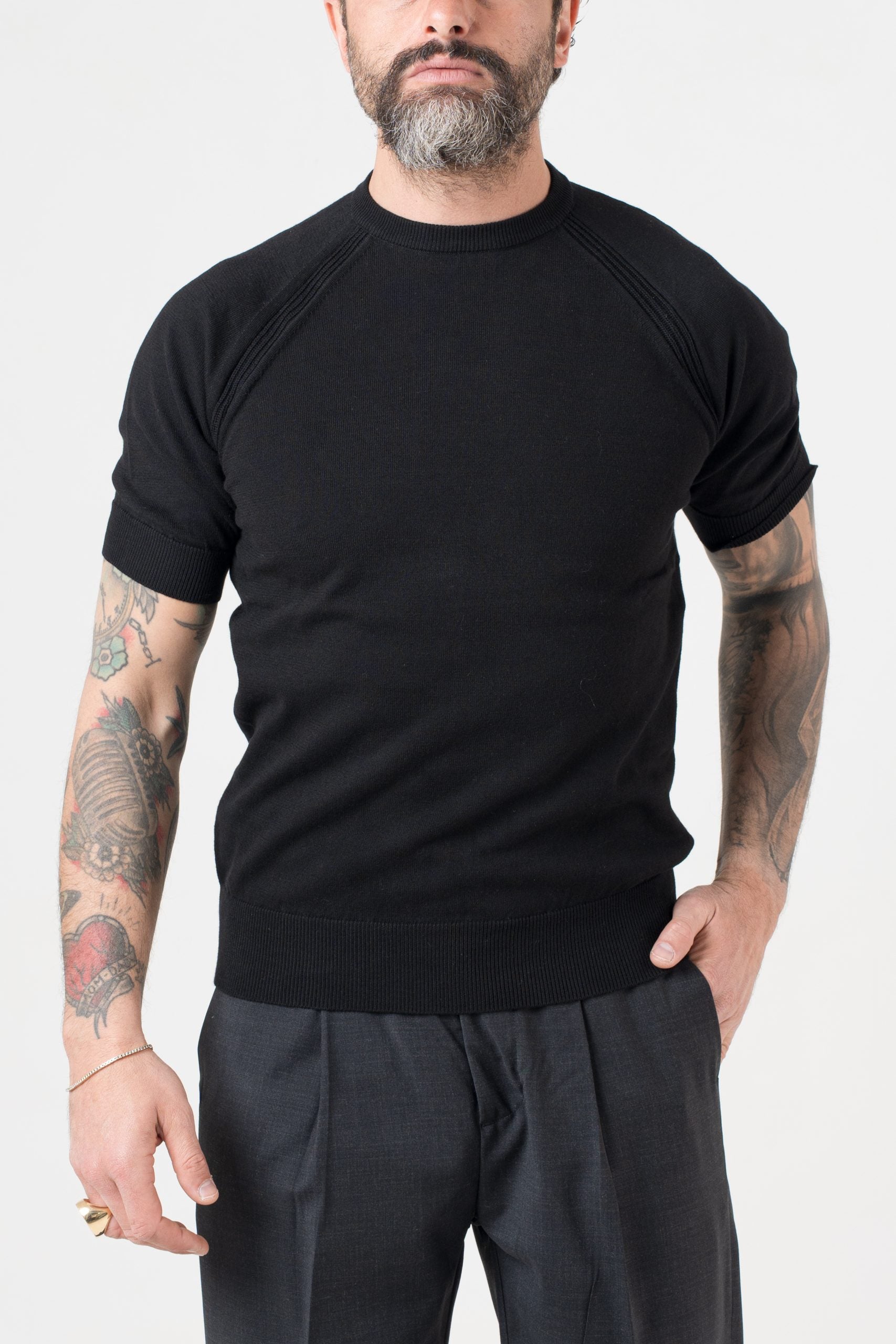 T-Shirt in Filo Manica Raglan Nera