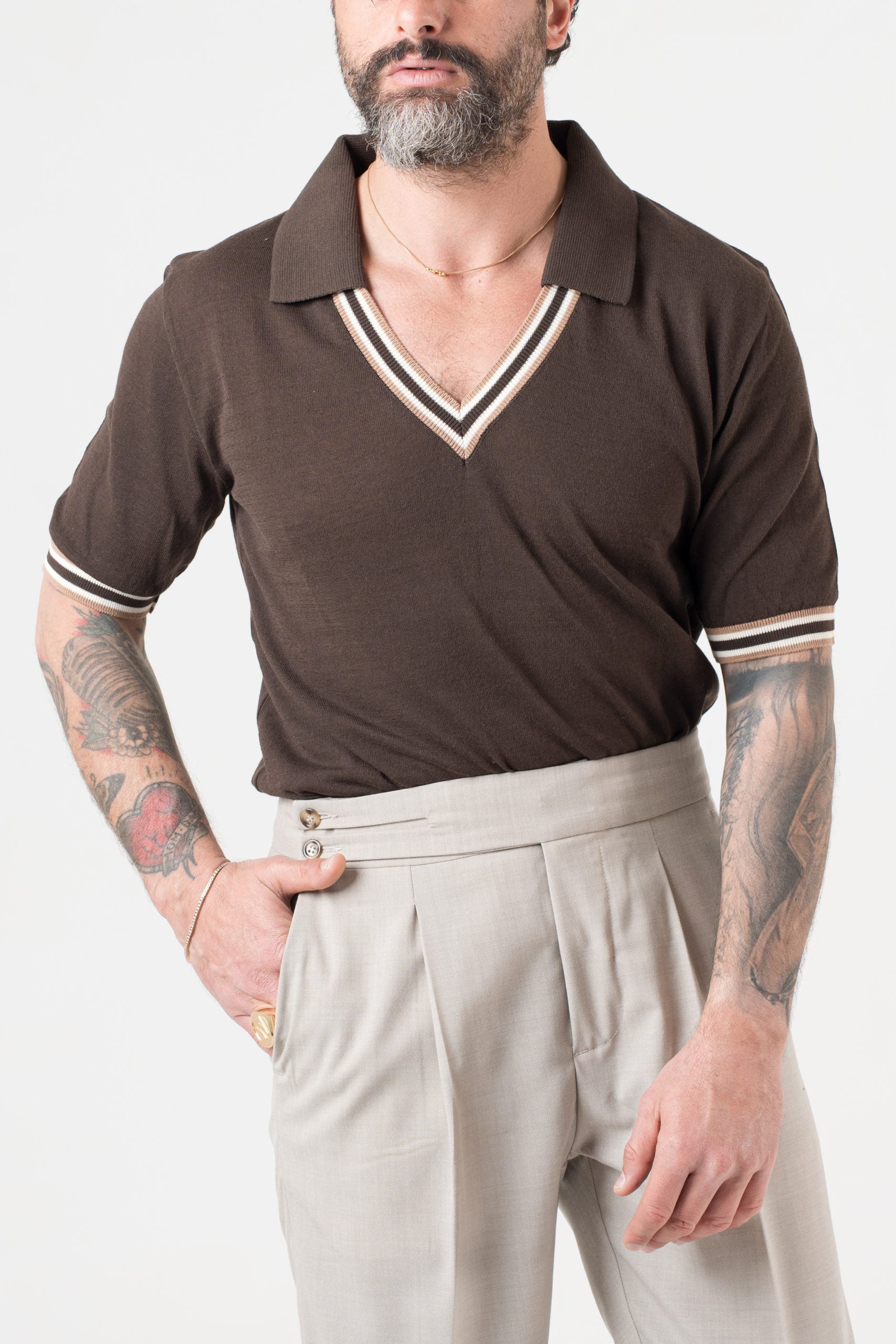 Polo con Collo a V a Contrasto Moro e Beige