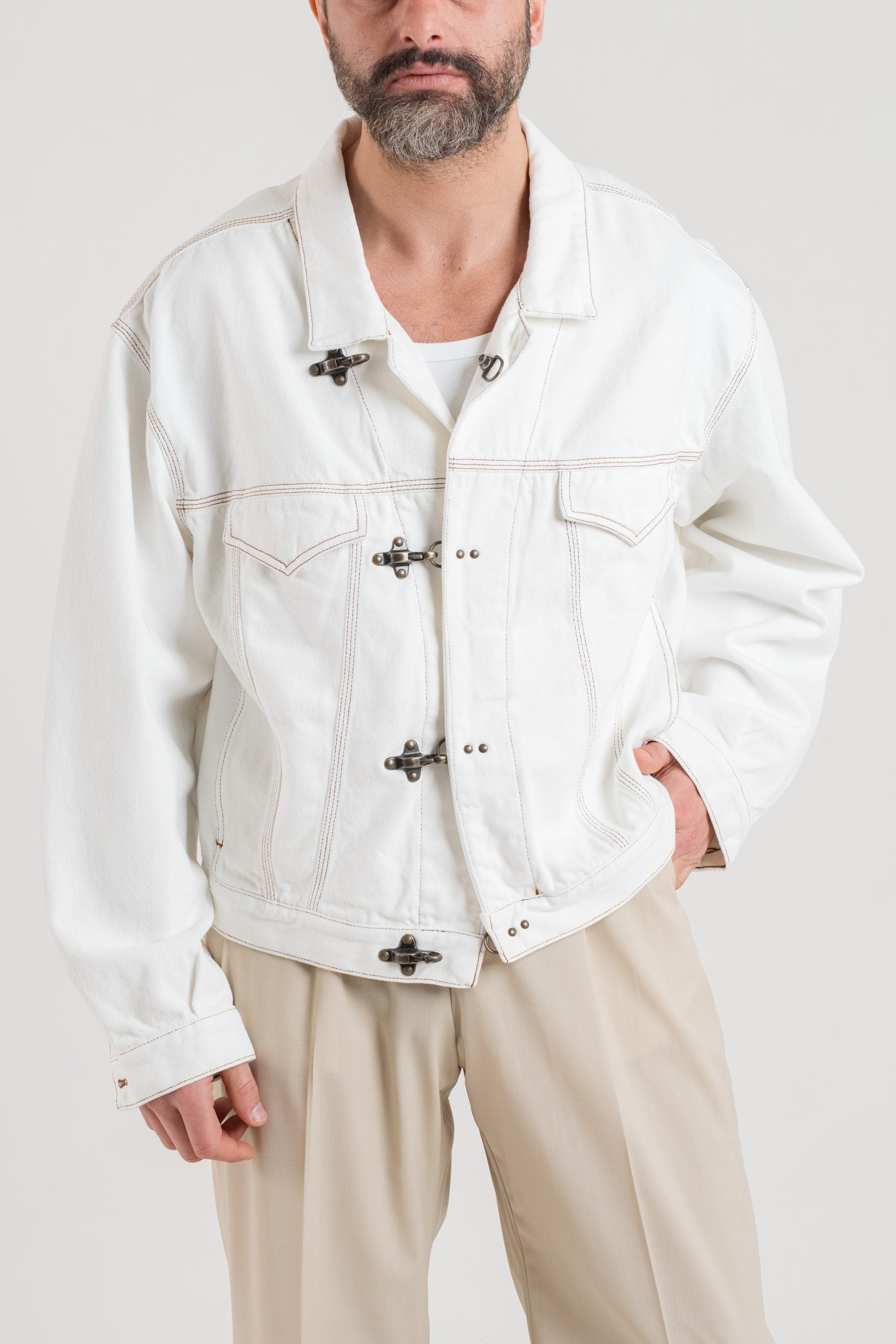 Giubbino di Jeans Lavato con Moschettoni Bianco