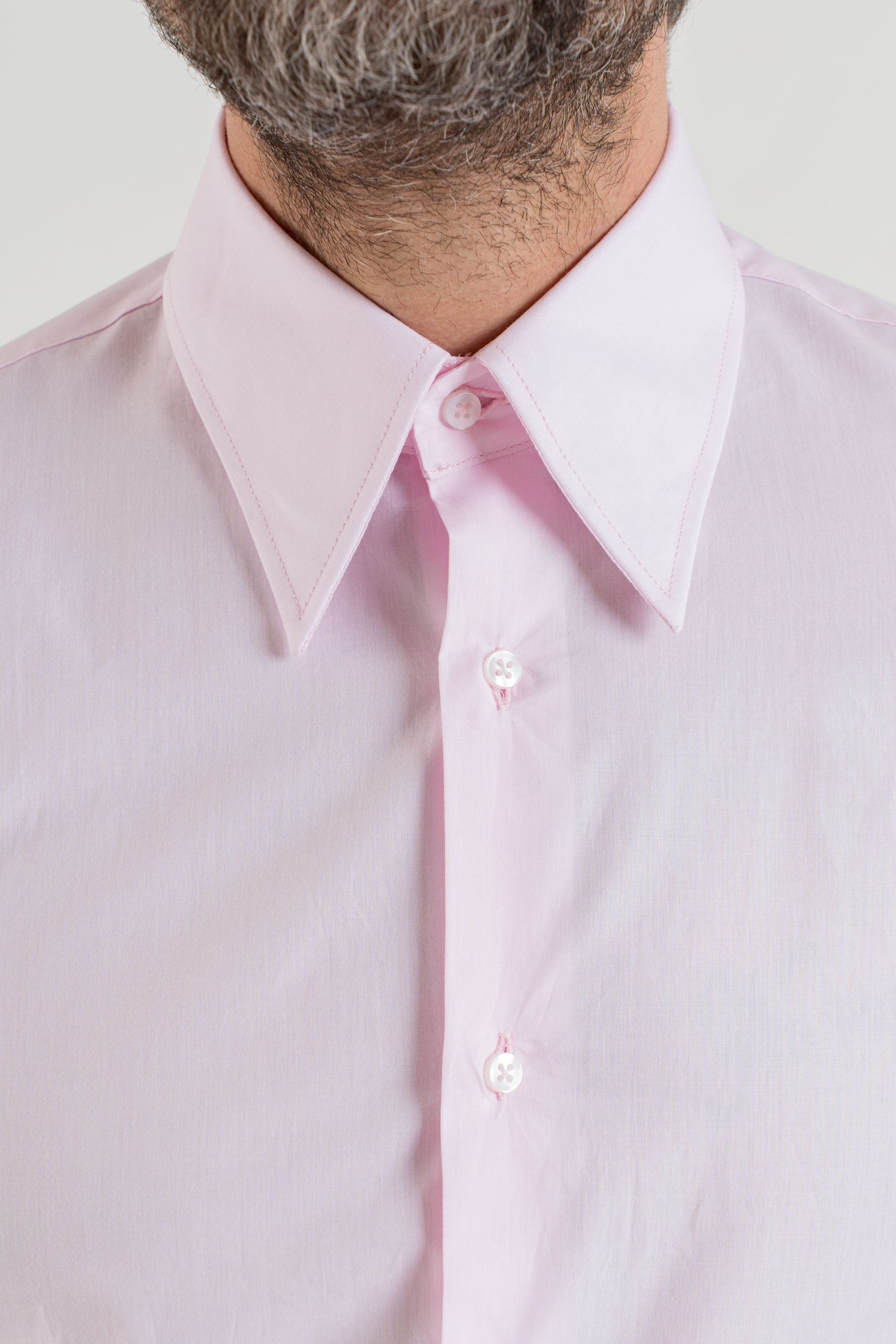 Camisa de cuello italiano, manga larga y color rosa