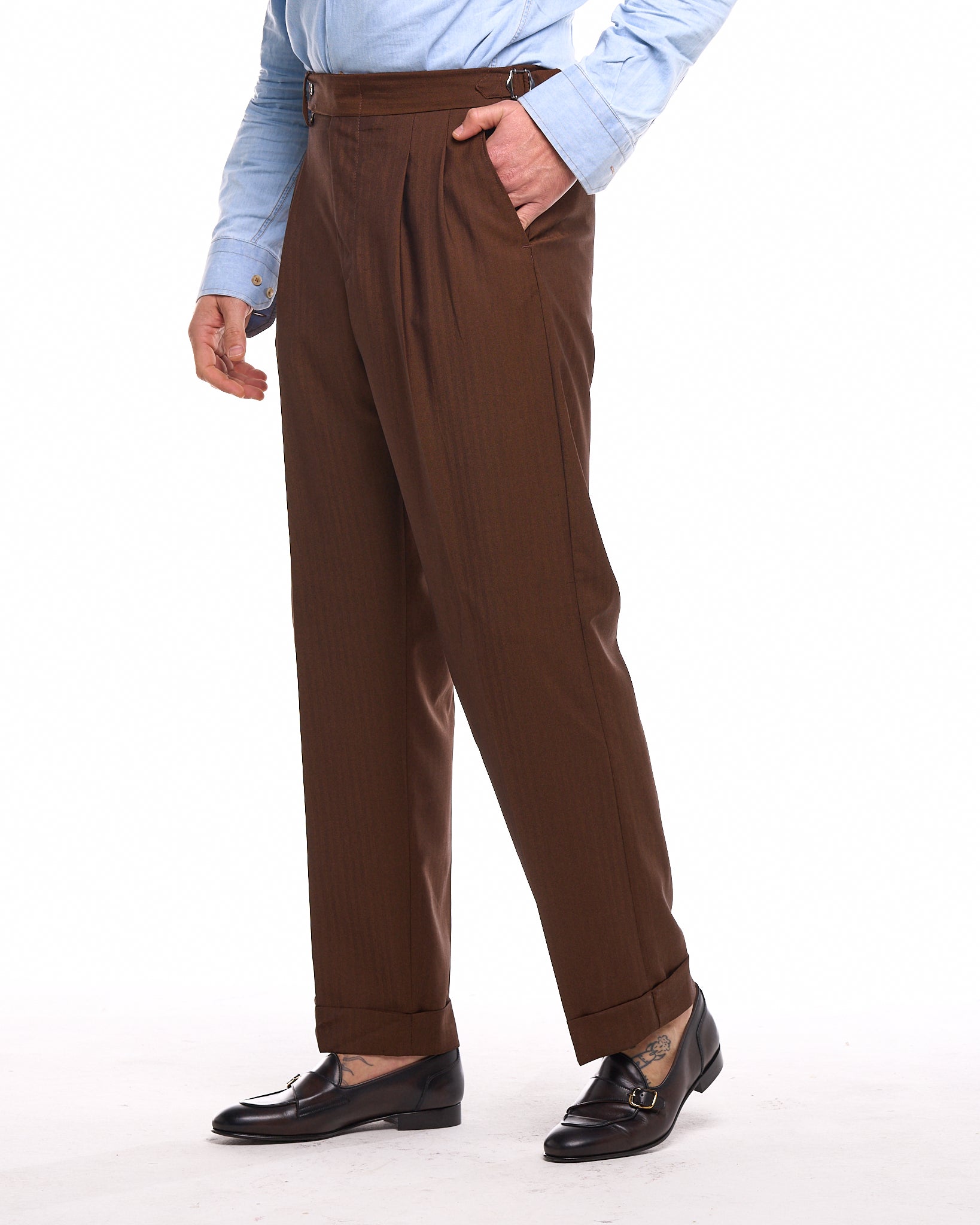 Pantalones anchos Wall Street con hebillas laterales en gris
