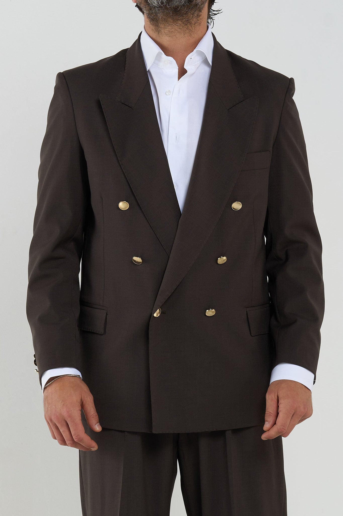 Chaqueta con botones dorados en color marrón oscuro Siena