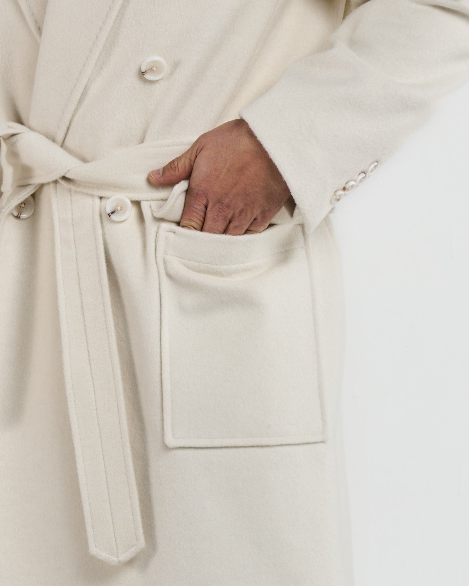 Cappotto Doppiopetto con Rever a Scialle Panna