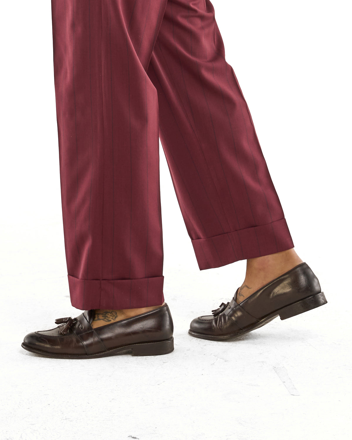 Pantalone Fondo Ampio e Fibbie Laterali Gessato Bordò Riga Blu Boston