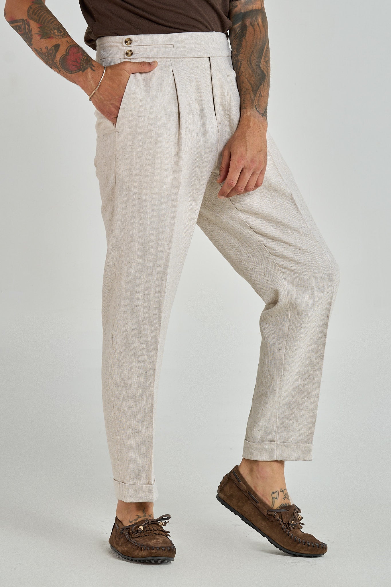 Pantalones bifurcados de lino natural