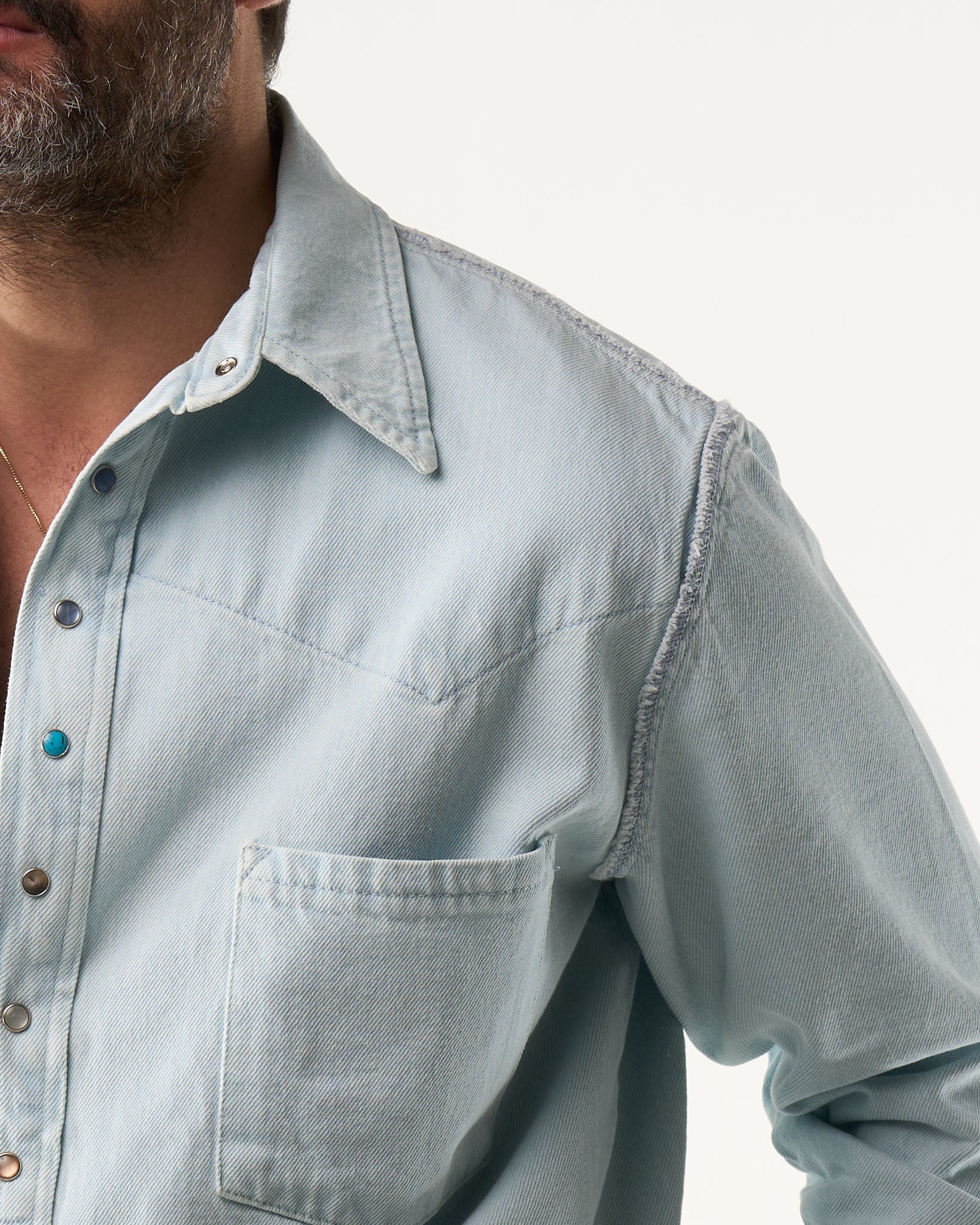 Camisa vaquera oscura estilo texano