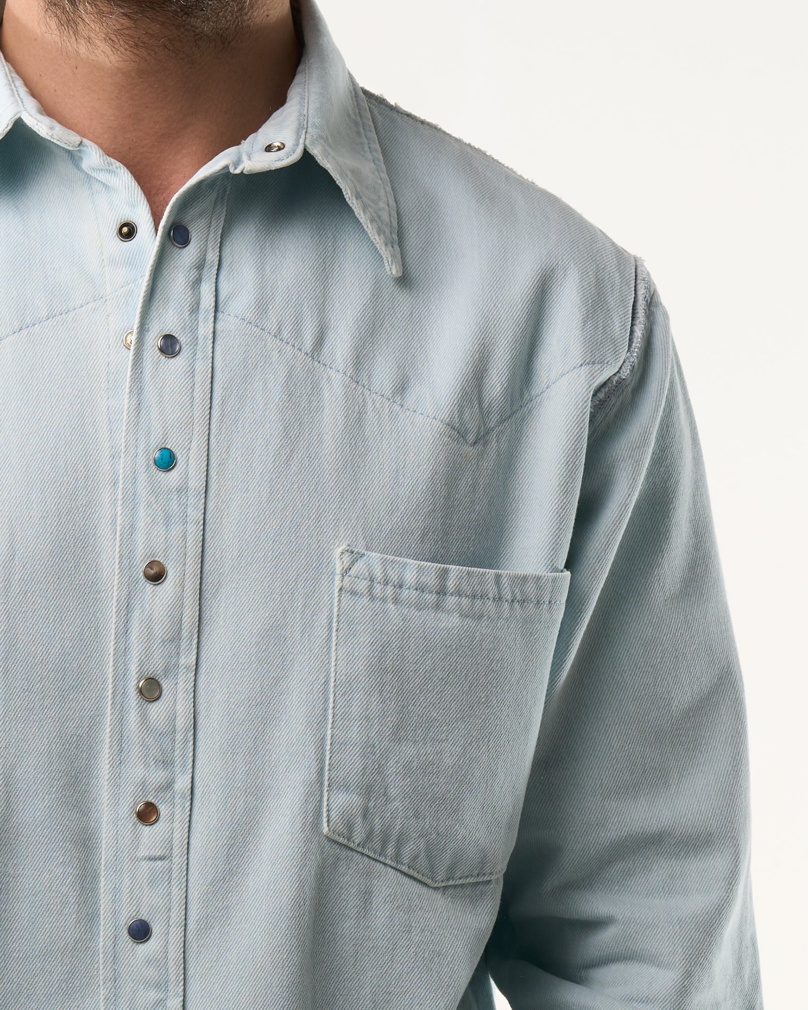 Camisa vaquera oscura estilo texano