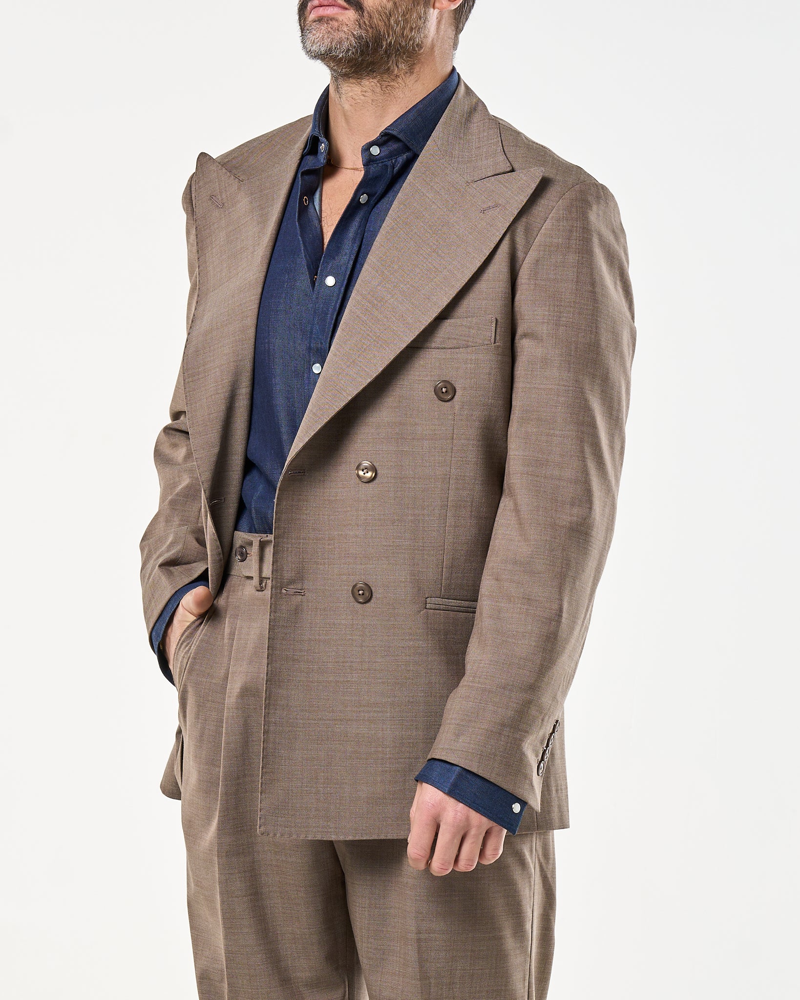 Giacca Doppiopetto Abbottonatura Centrale con Rever a Lancia Tortora Taormina