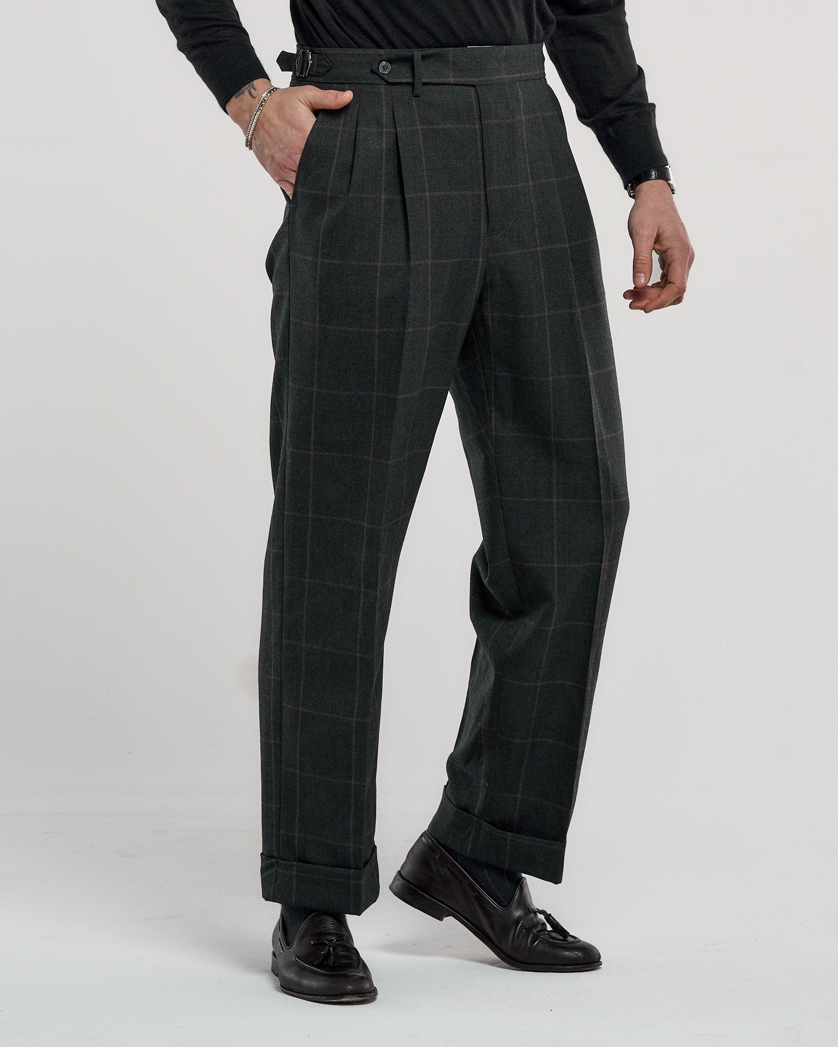 Wide-bottom trousers with side buckles in grey wool