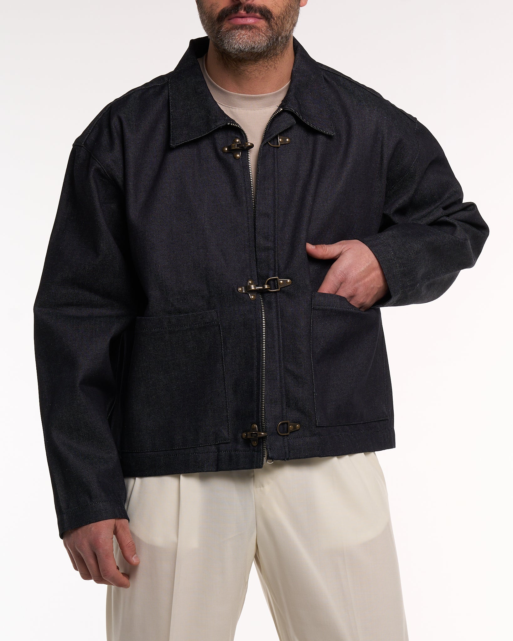 Giacca Cropped con Moschettoni in Denim Scuro