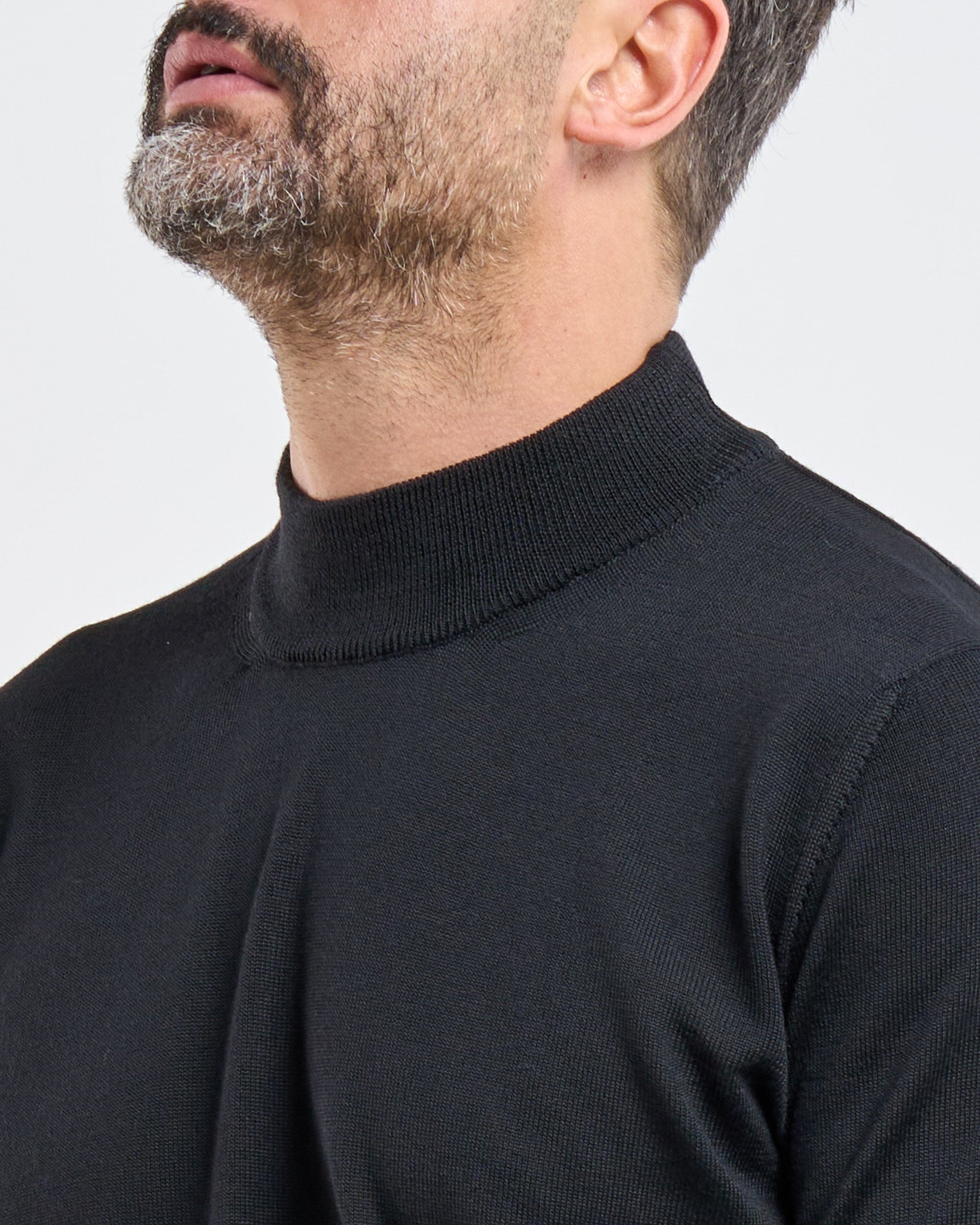 Mezzocollo in 100% Lana Merinos Nero