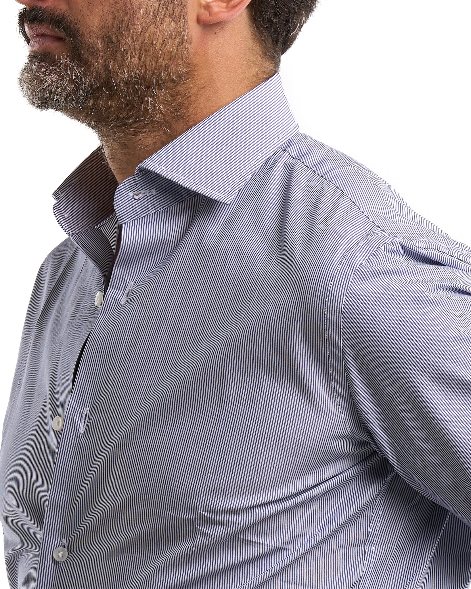 Camisa negra de cuello francés