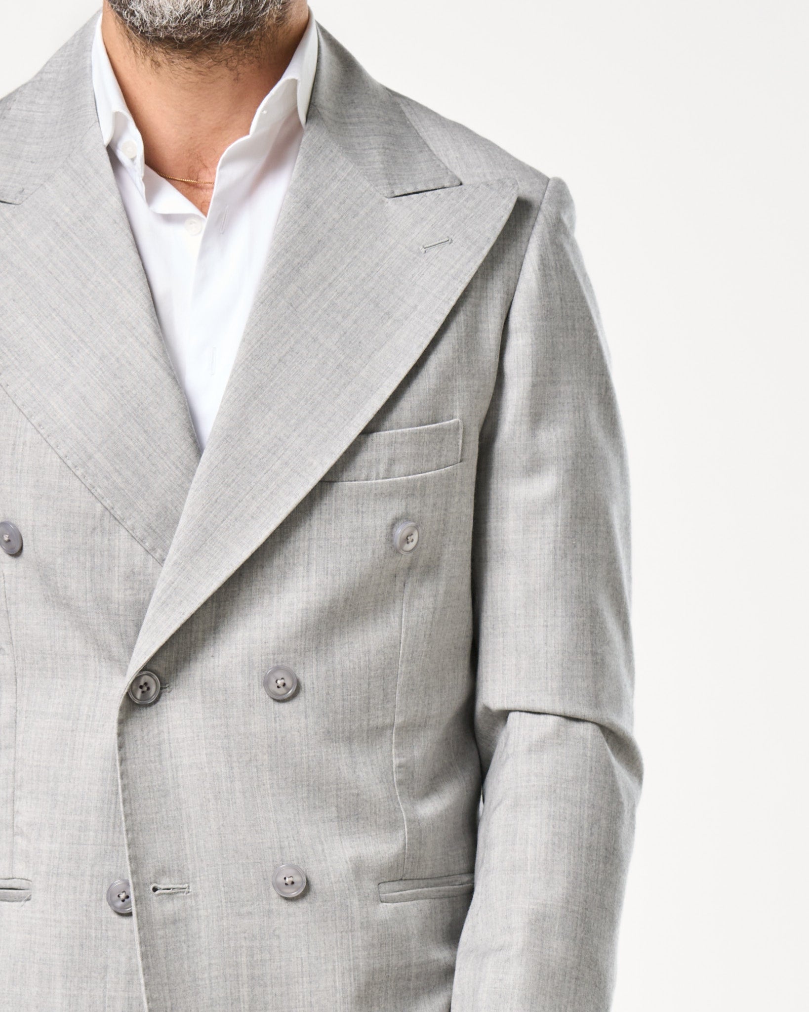 Giacca Doppiopetto in Lana Foulè con Abbottonatura Centrale e Rever a Lancia Grigio