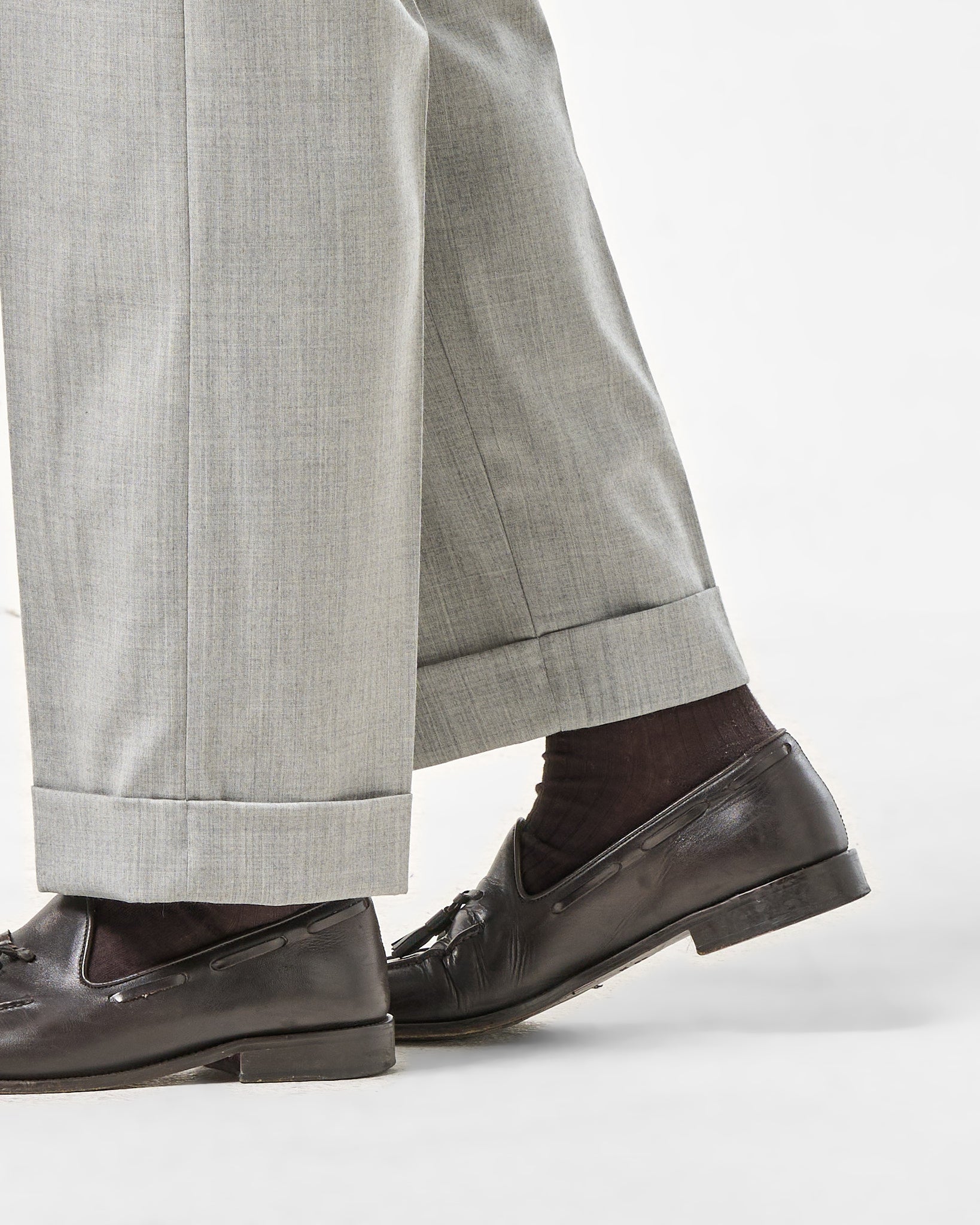 Pantalone Fondo Ampio e Fibbie Laterali in Lana Foulè Grigio