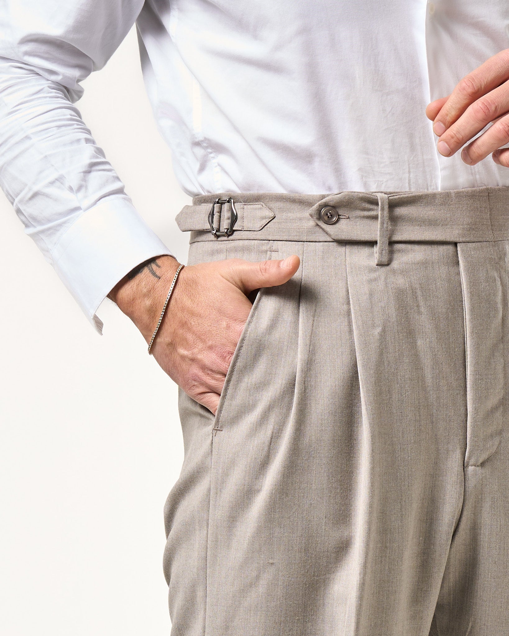 Pantalone Fondo Ampio e Fibbie Laterali in Lana Sabbia Foulè Norcia