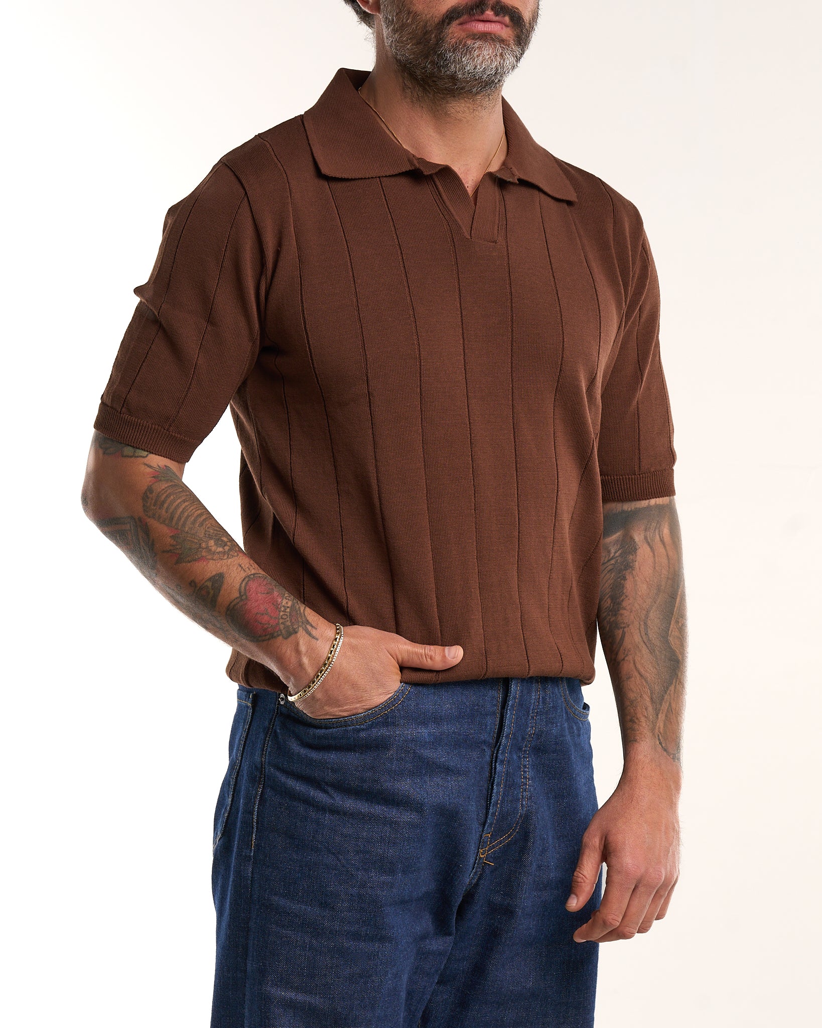 Suéter azul de punto Henley