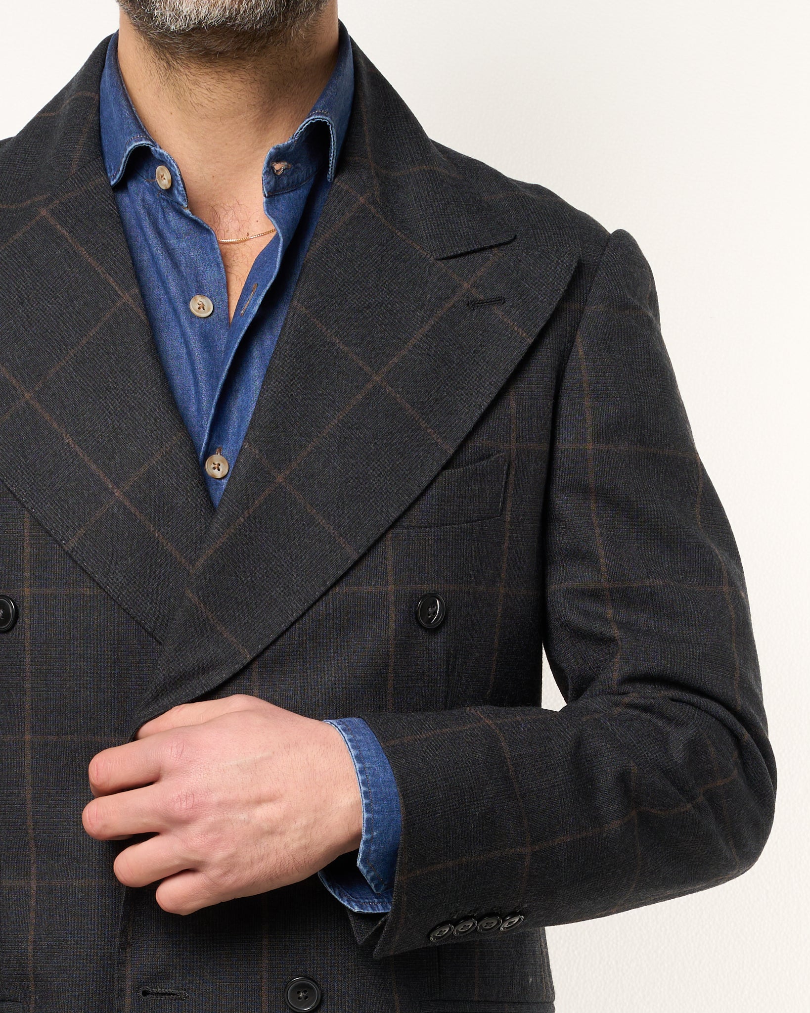 Double-breasted jacket with central buttoning and peak lapel in Bordeaux Florence