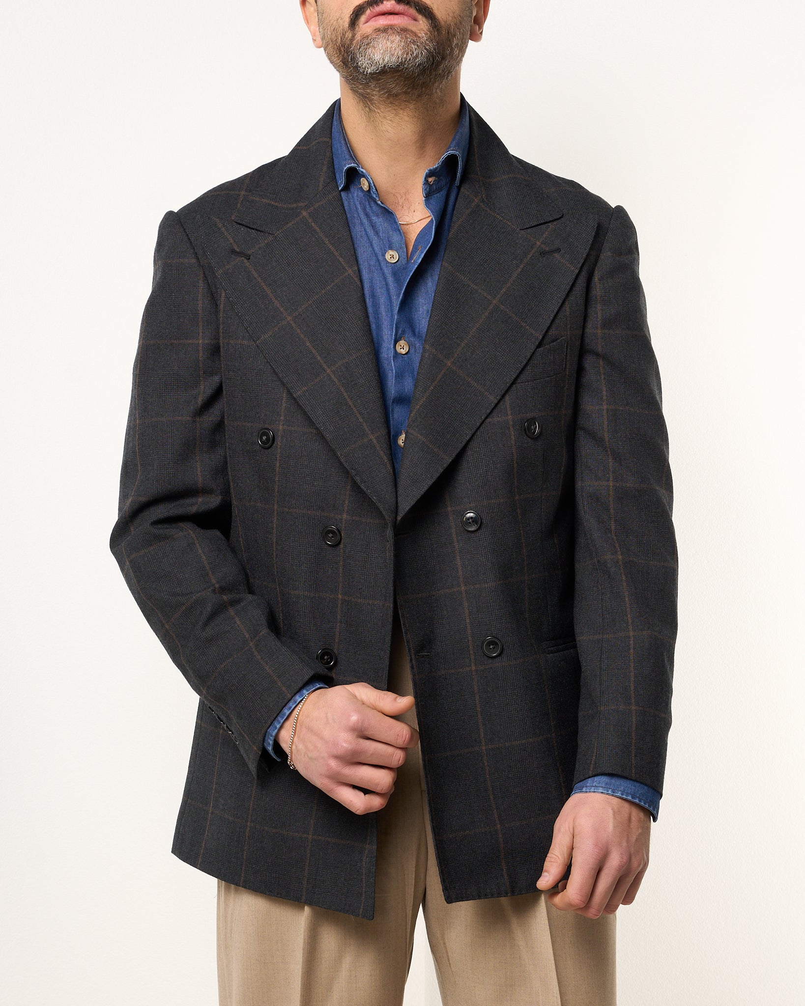 Double-breasted jacket with central buttoning and peak lapel in Bordeaux Florence