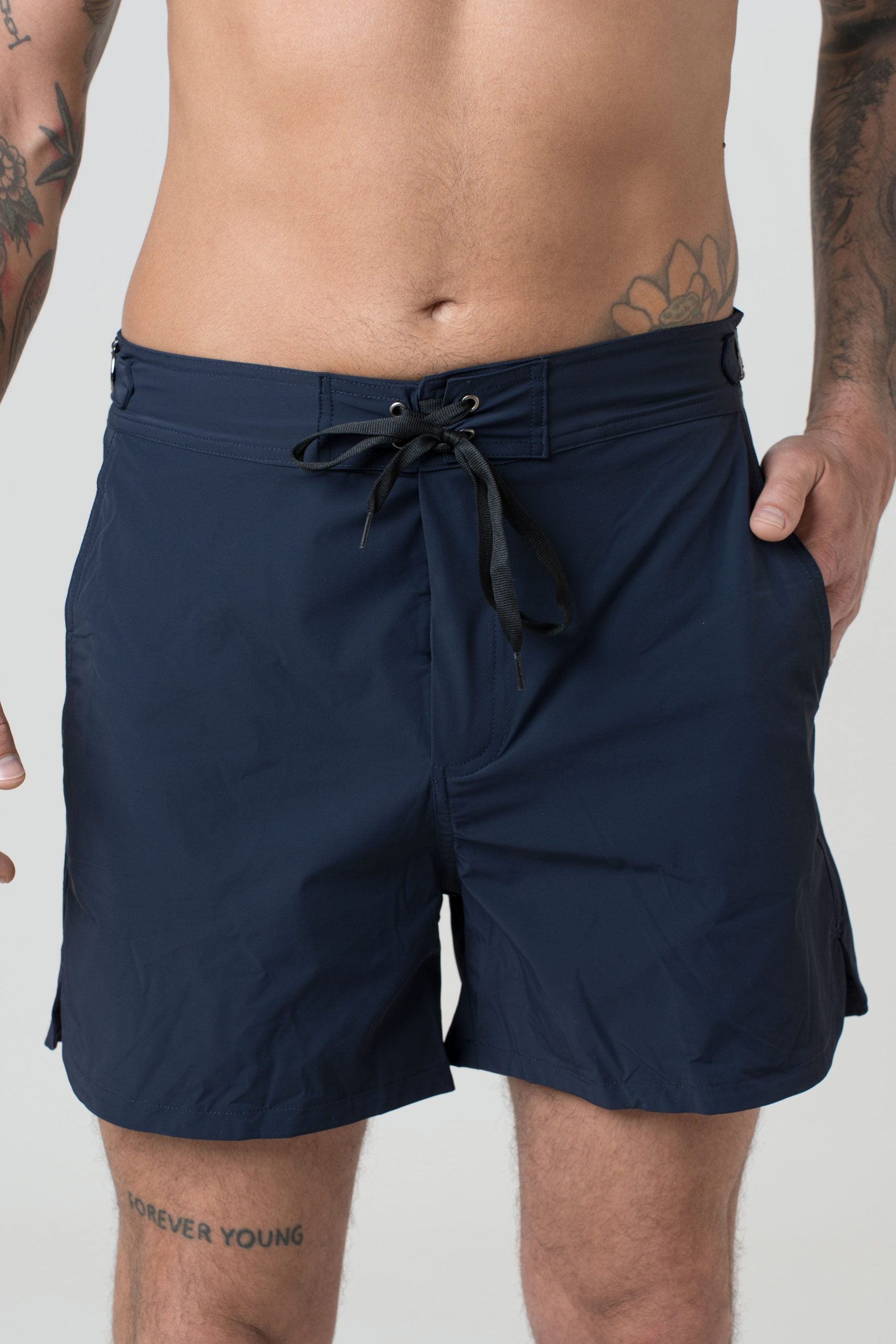 Disfraz con hebillas laterales azules