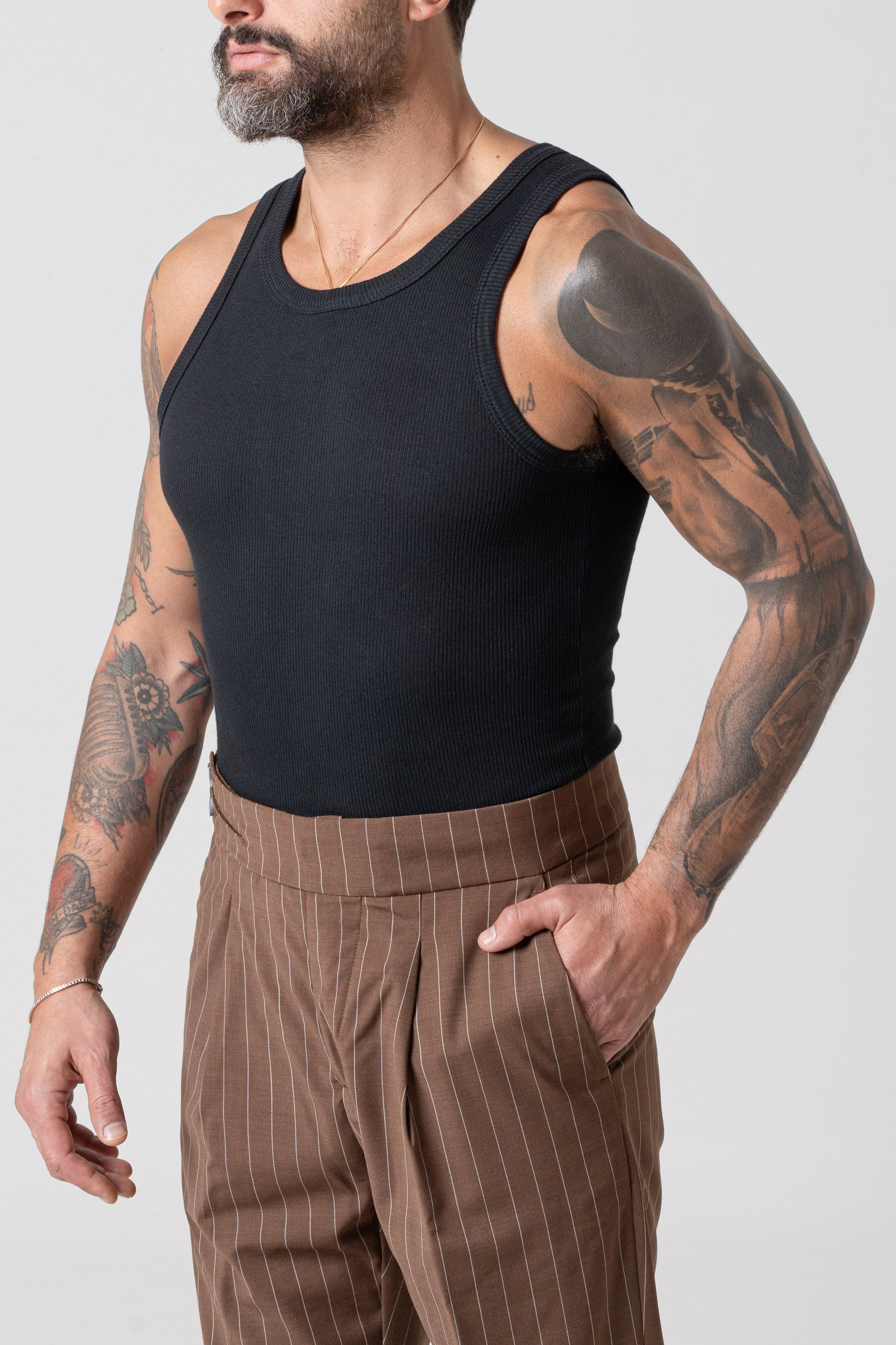 Camiseta de tirantes negra de algodón acanalado