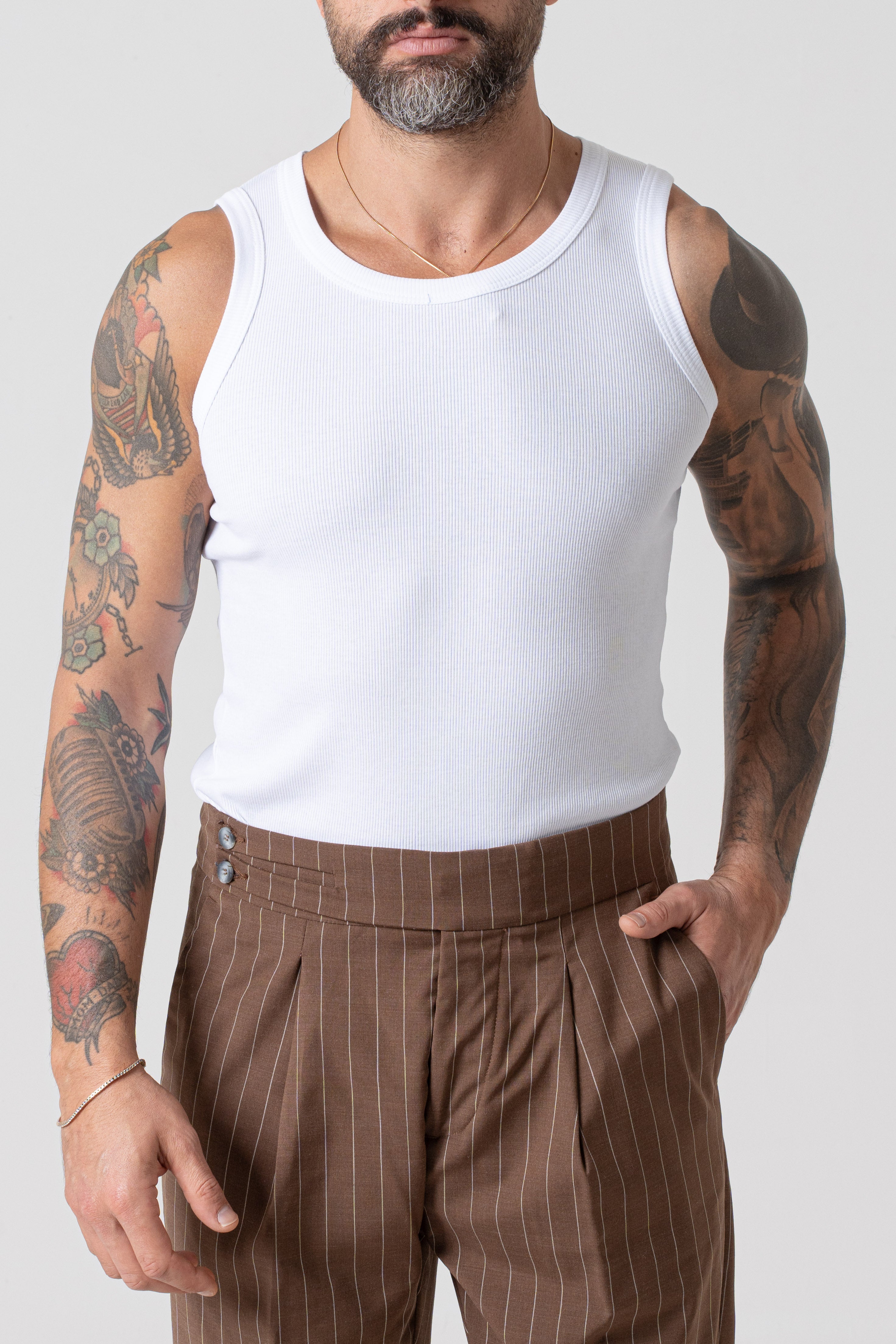 Camiseta de tirantes negra de algodón acanalado