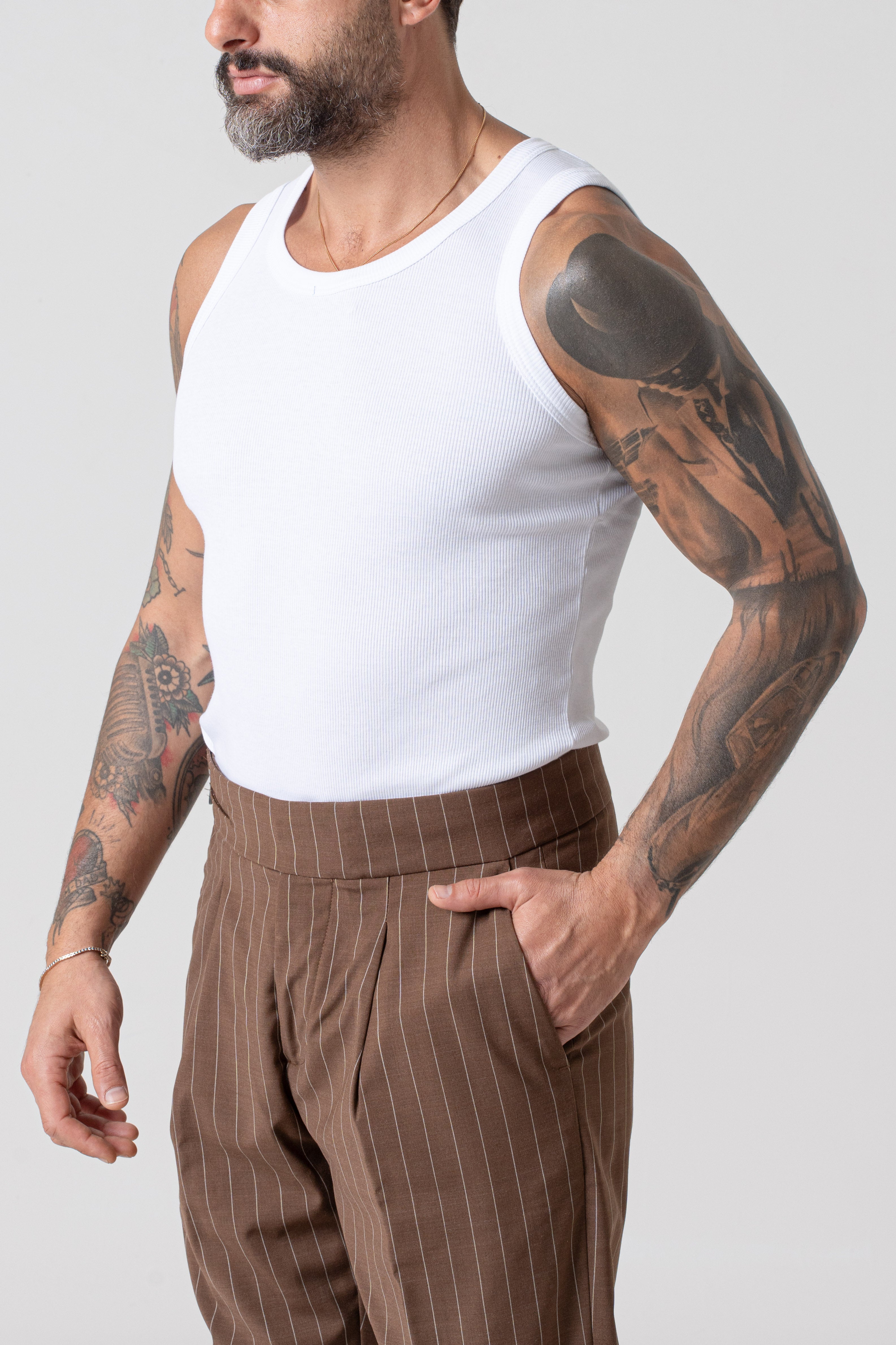 Camiseta de tirantes negra de algodón acanalado