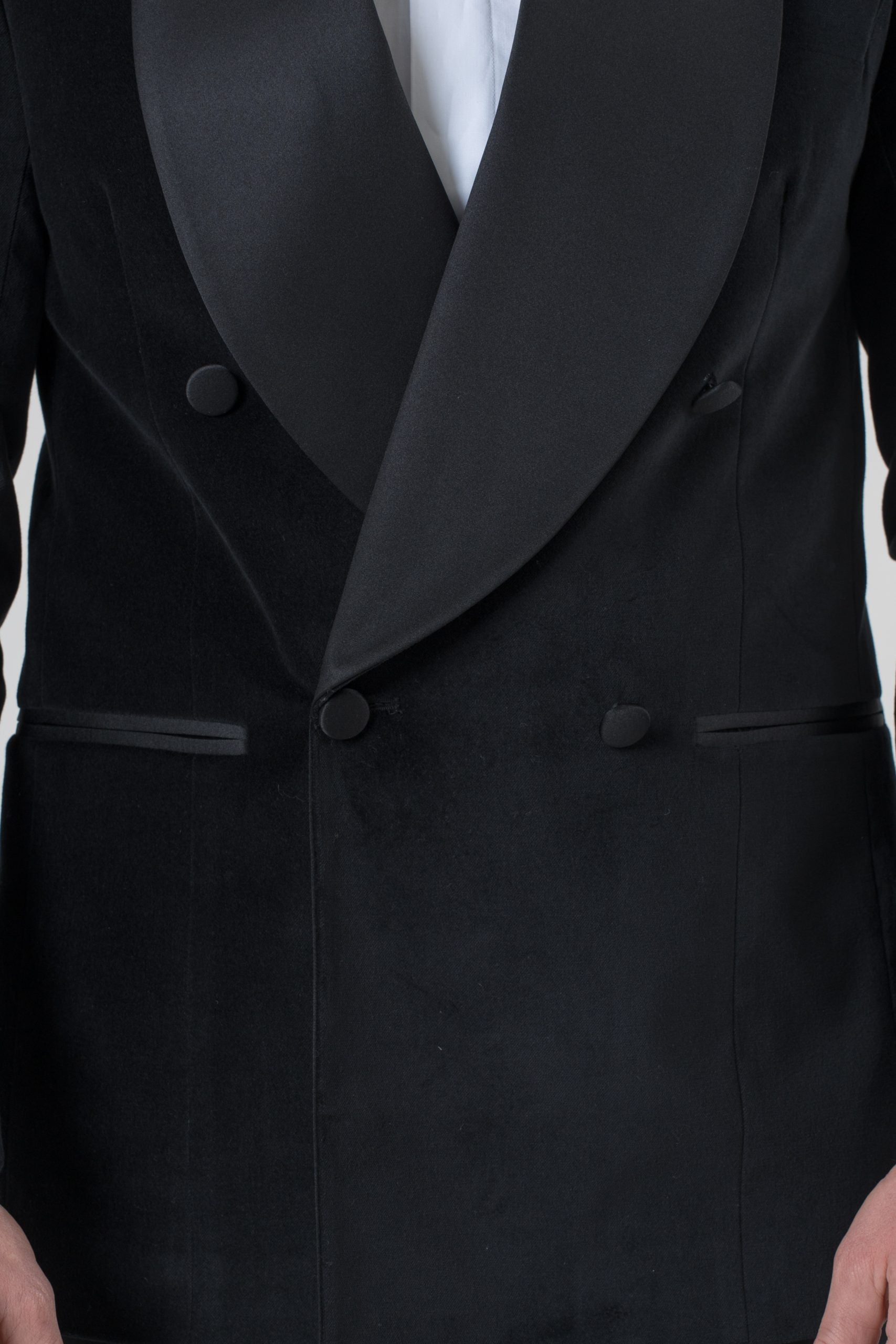 Giacca Smoking Doppiopetto con Rever a Scialle in Velluto Nero