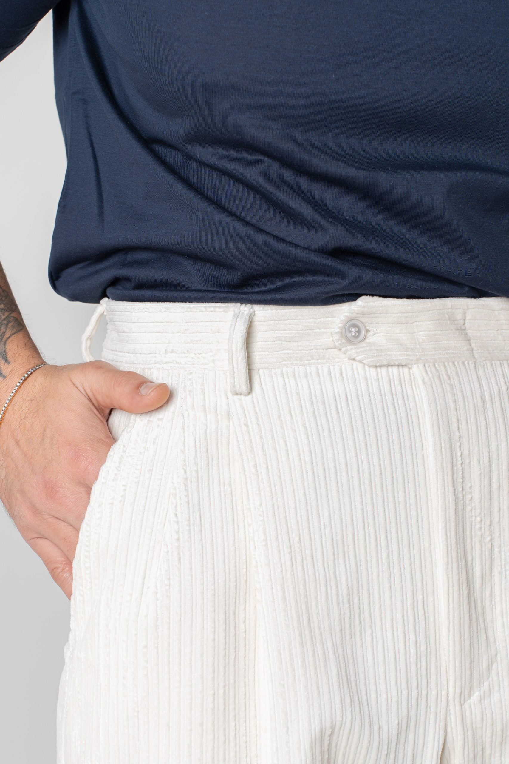 Pantalone in Velluto a Coste Fondo Ampio con Passanti Panna