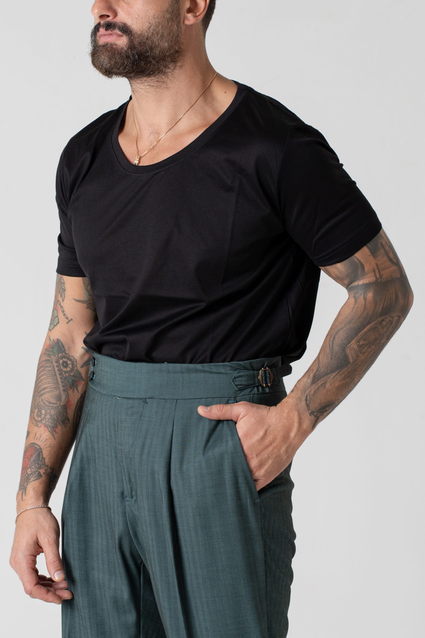 T-Shirt Regolare Collo a Barca in Filo di Scozia Nera