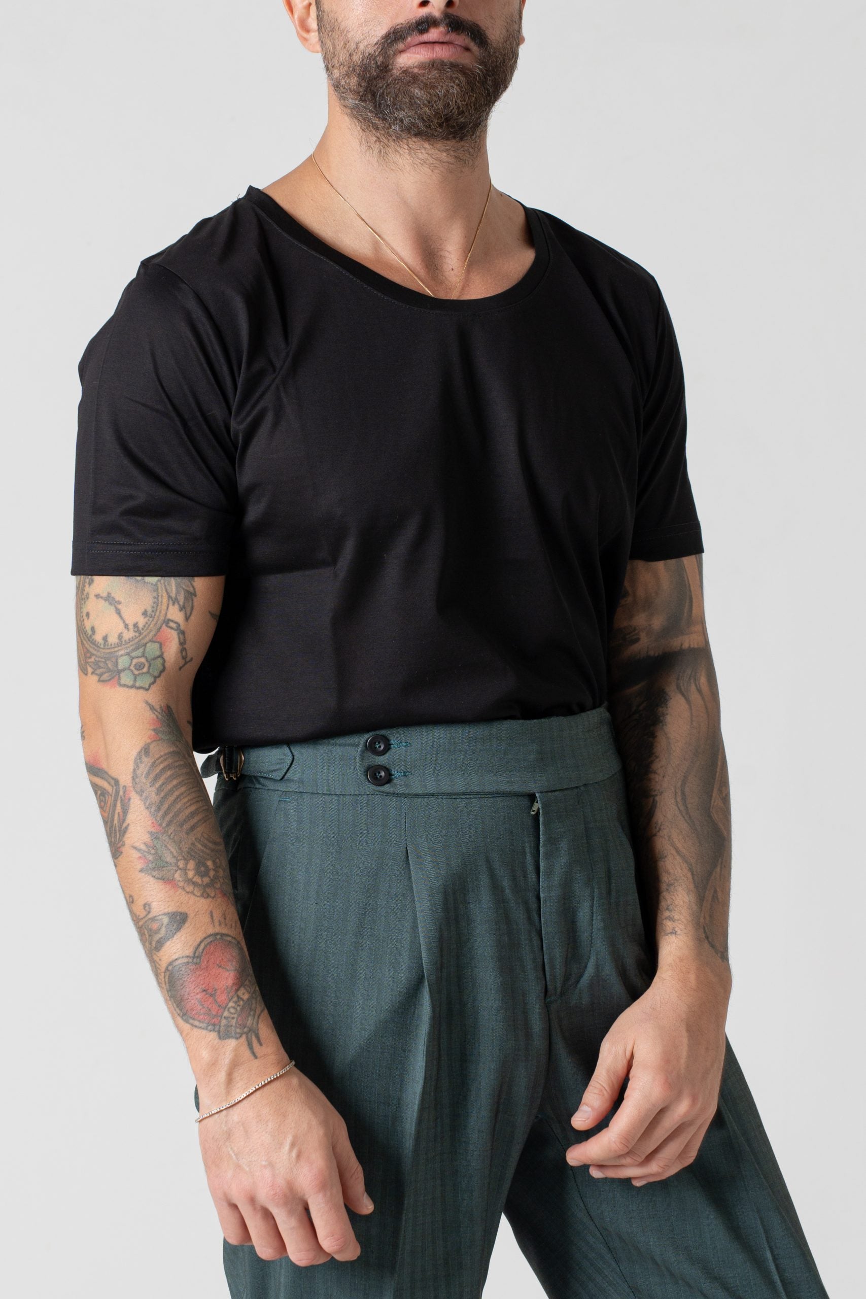 T-Shirt Regolare Collo a Barca in Filo di Scozia Nera