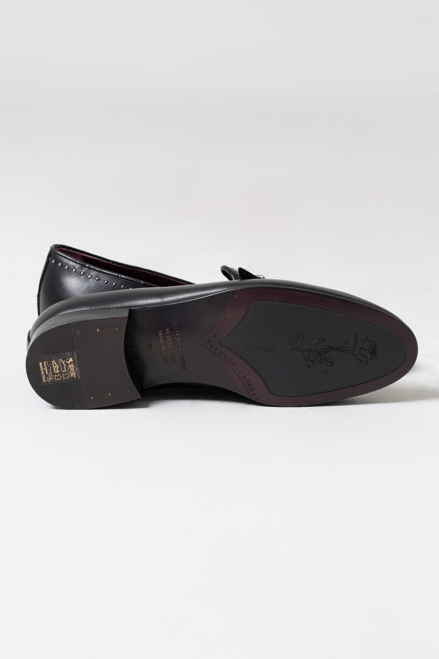 Mocassino Borchiato con Fibbia Laterale Nero