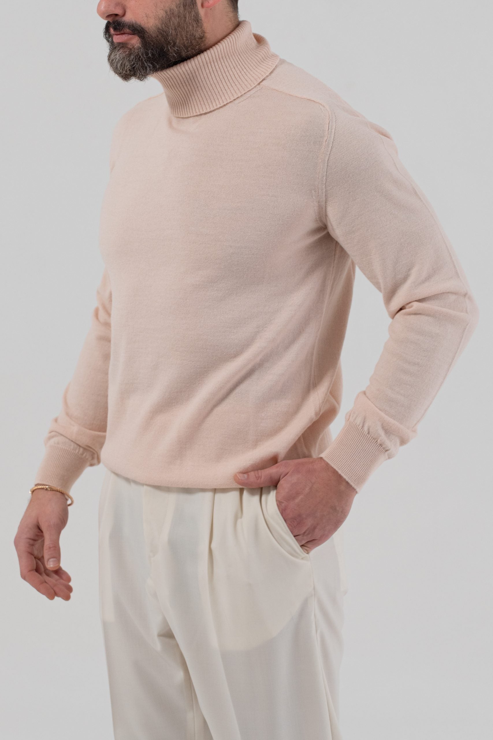 Cuello alto de mezcla de lana merino rosa empolvado