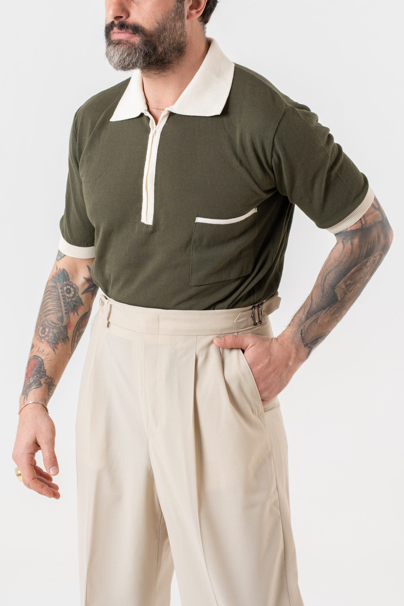 Polo con Zip Verde con Collo Contrasto Avorio