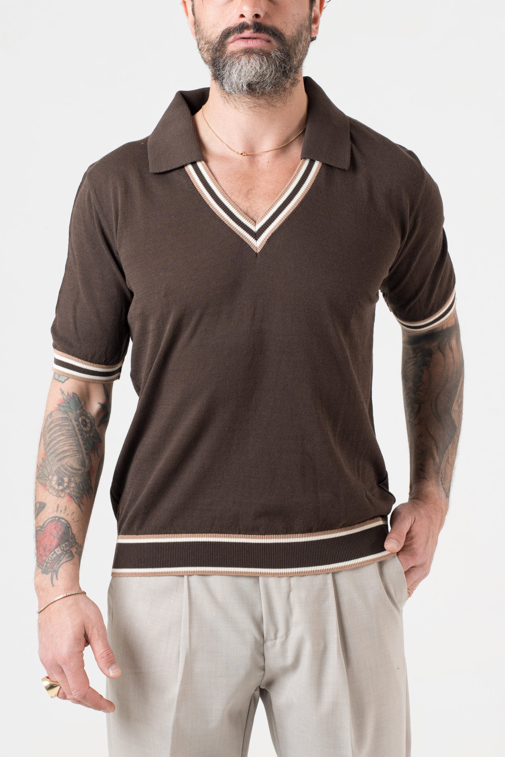 Polo con Collo a V a Contrasto Moro e Beige