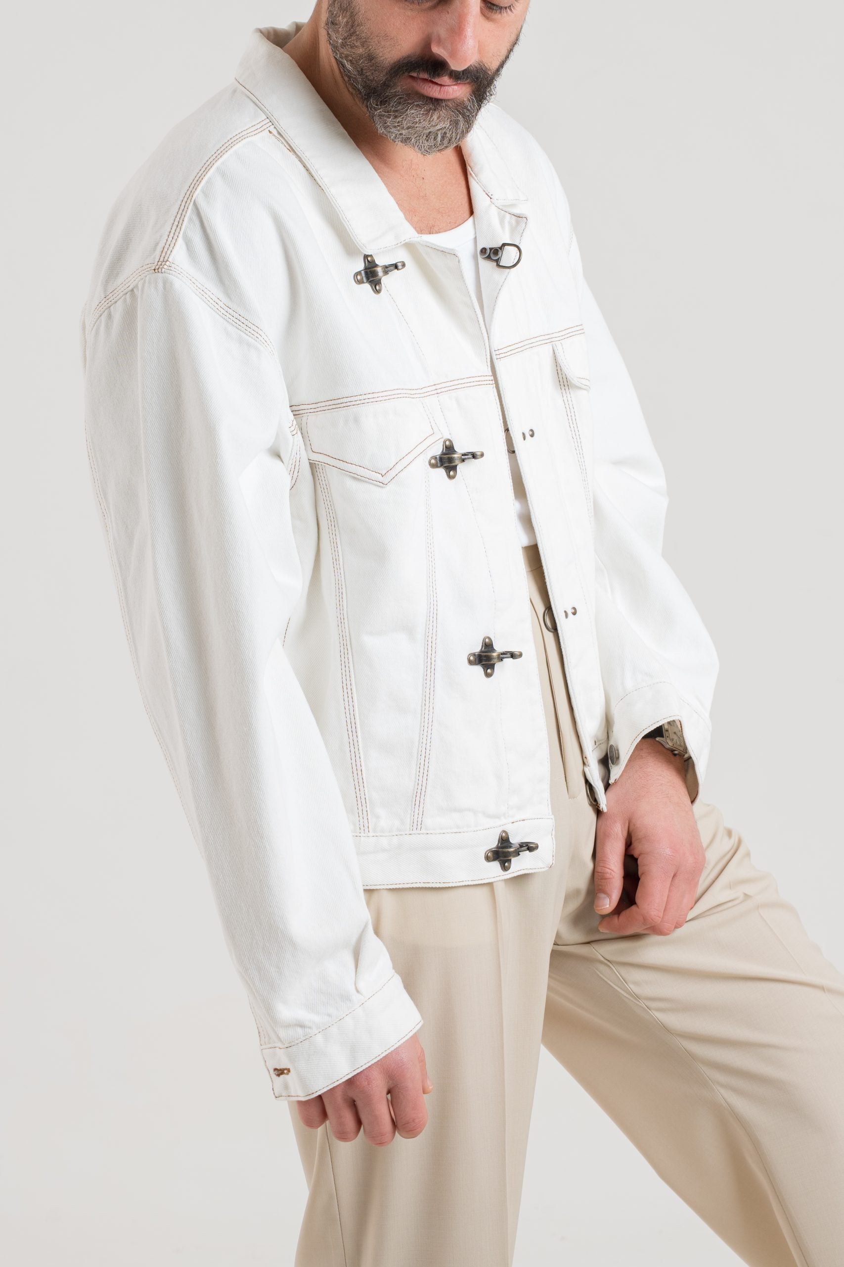 Giubbino di Jeans Lavato con Moschettoni Bianco