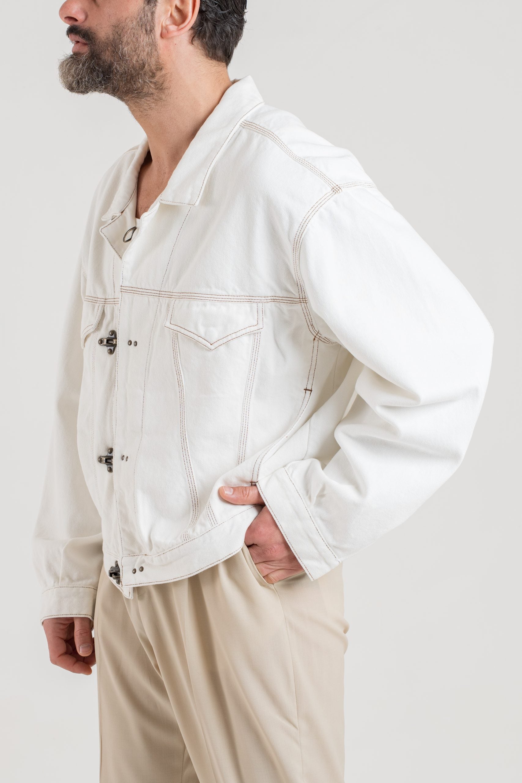 Giubbino di Jeans Lavato con Moschettoni Bianco