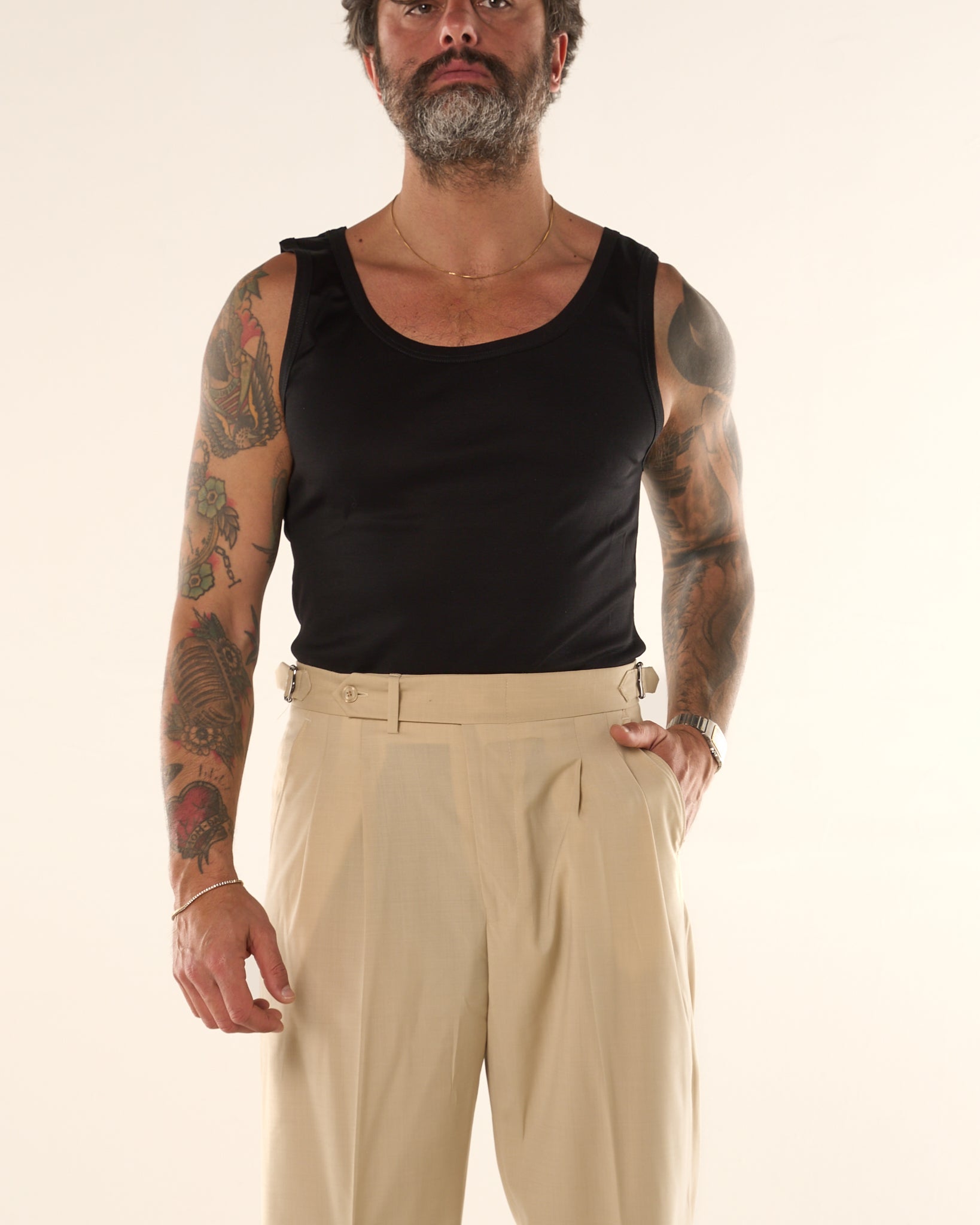 Camiseta de tirantes negra de algodón acanalado