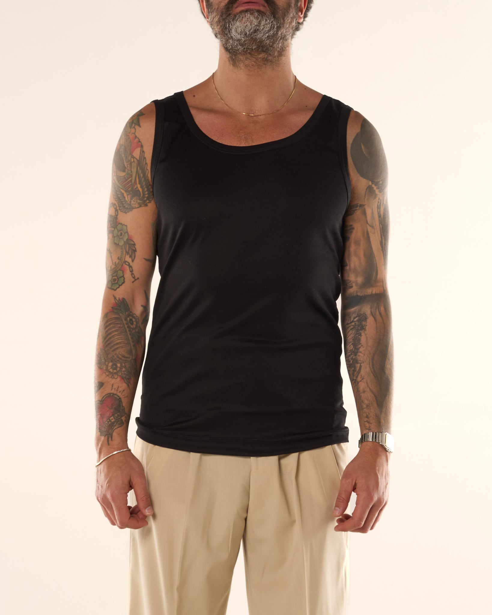 Camiseta de tirantes negra de algodón acanalado