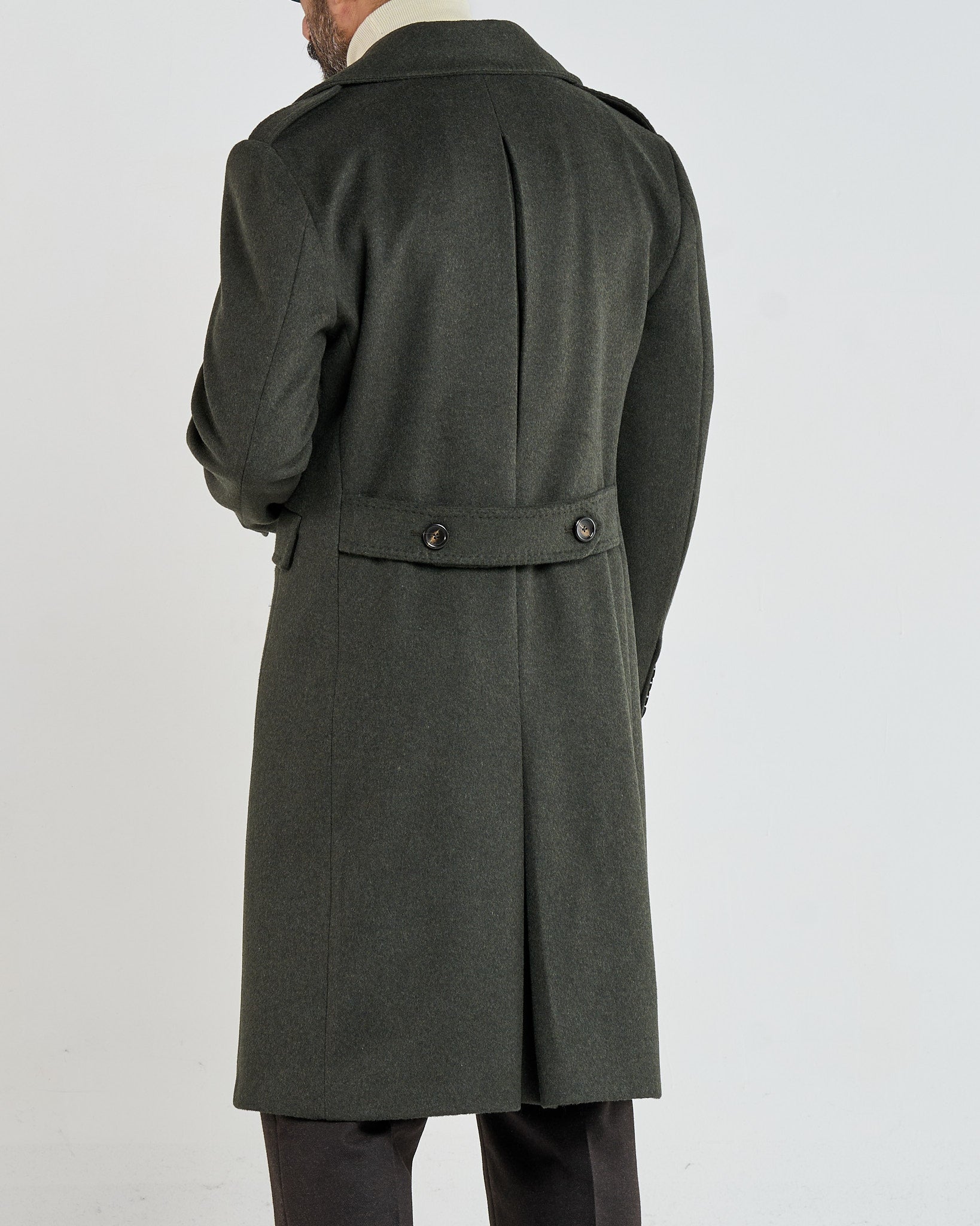 Abrigo militar cruzado con solapas de pico verdes