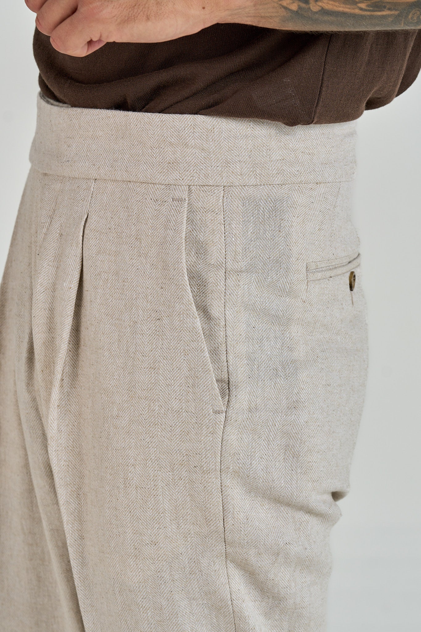 Pantalones bifurcados de lino natural